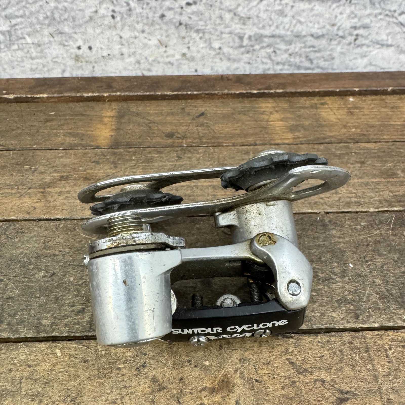 Vintage Suntour Cyclone 7000 Rear Derailleur Short Cage Black Bolt-On 220g