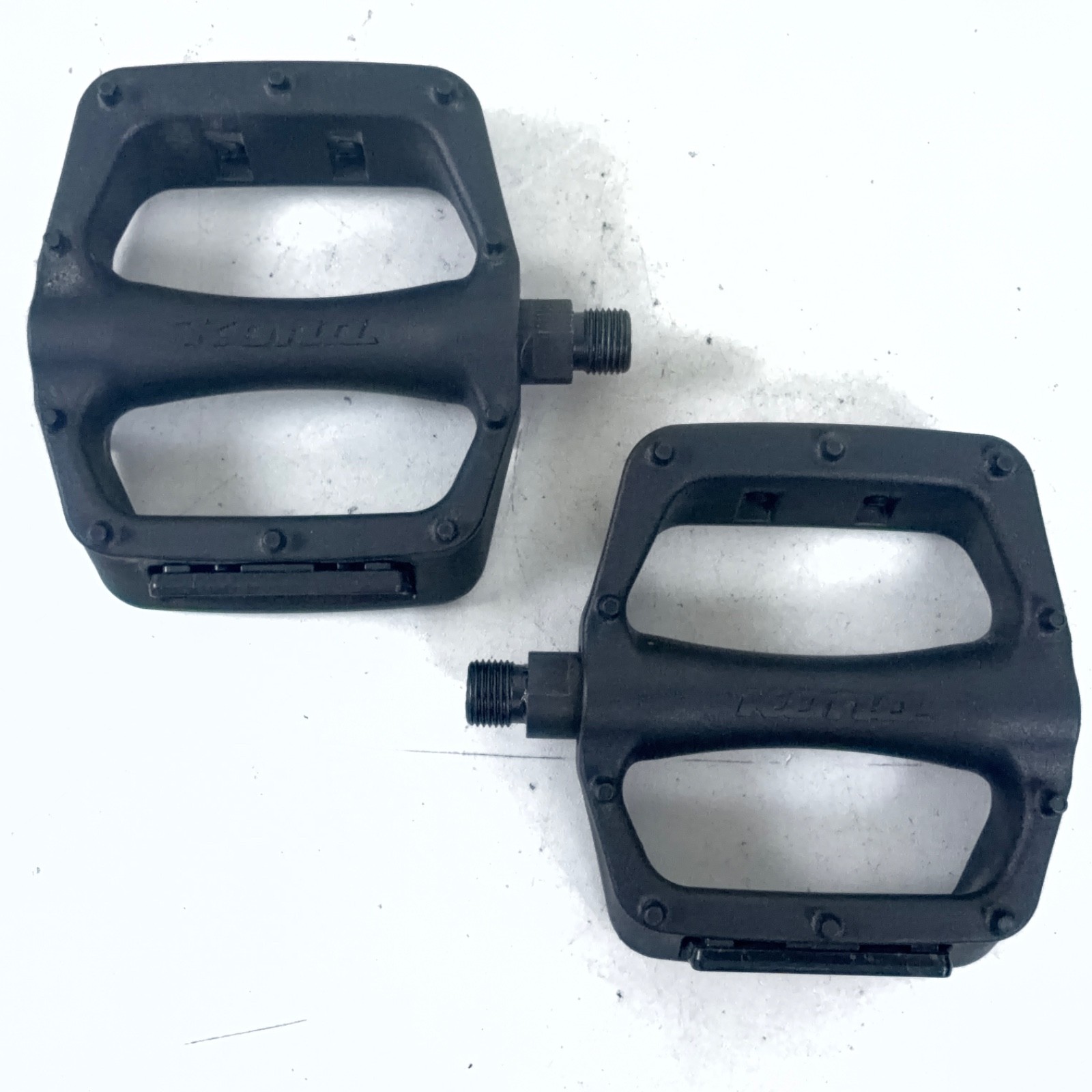 KONA Lanai Platform Pedals w. Reflectors 9/16″ Plastic Compoisite
