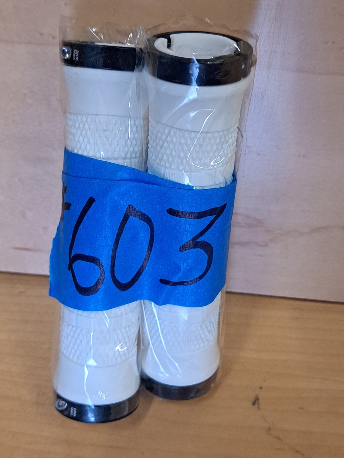 NOS Bontrager Dual Locking Grips / White & Black
