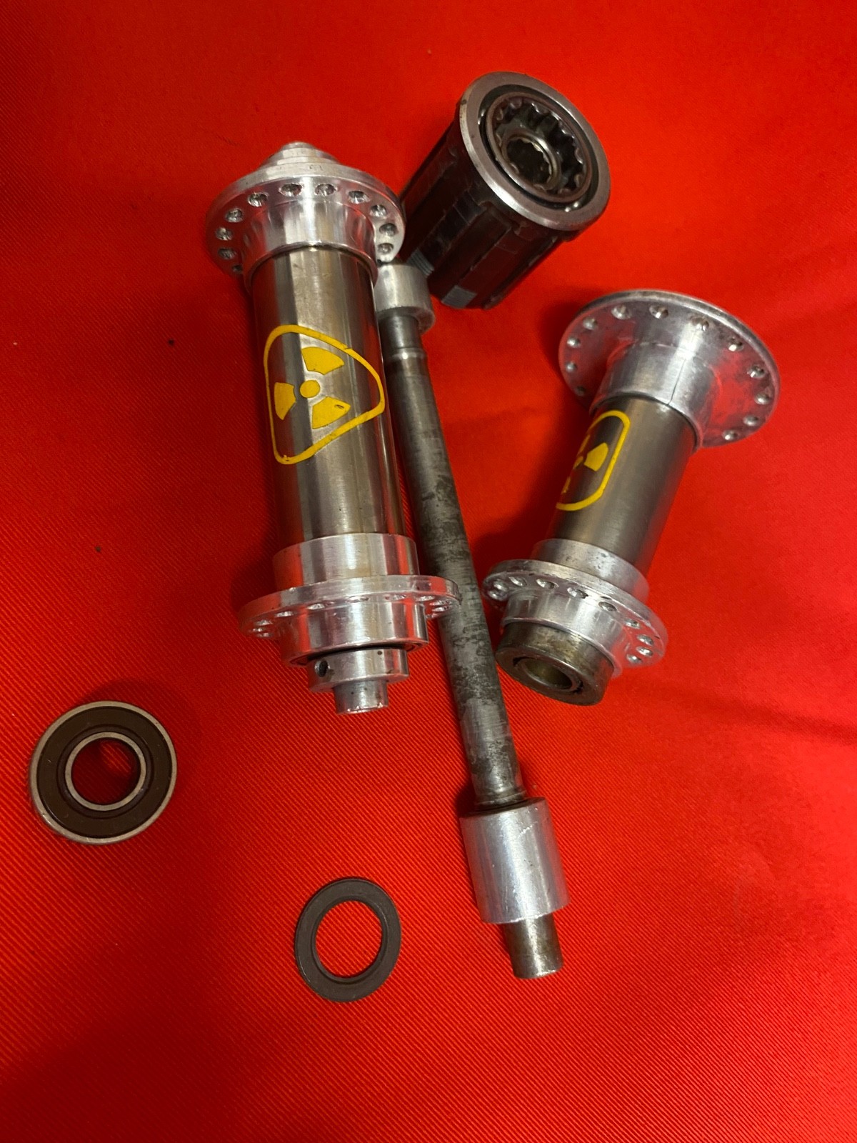 2 sets vtg NUKE PROOF hub Set F/R 32 hole