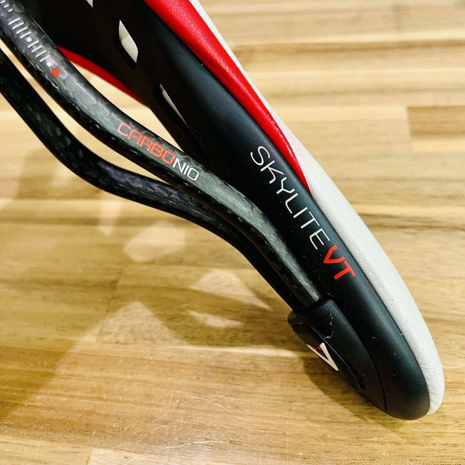 Astute Skylite VT Carbon Rail Saddle – White – Made In Italy – Original Box Used