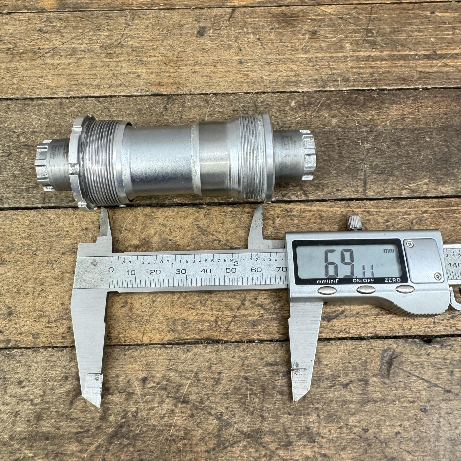 Shimano OCTALINK Bottom Bracket 68mm BSA 109.3mm JIS Square Taper Steel