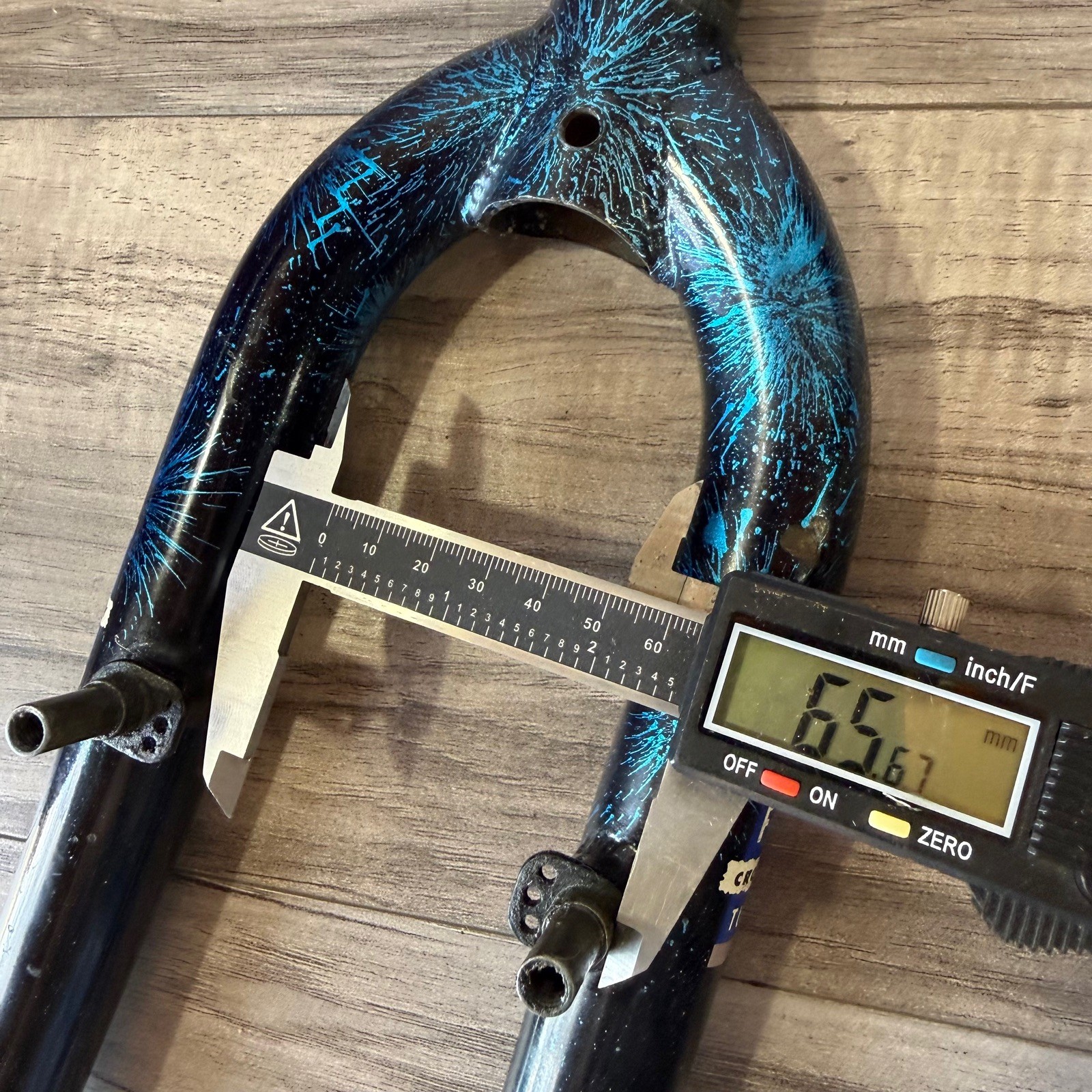Vintage 90s  1 1/8 Threaded MTB Fork 26 150mm 395 Axle-Crown Back Blue Sparkle