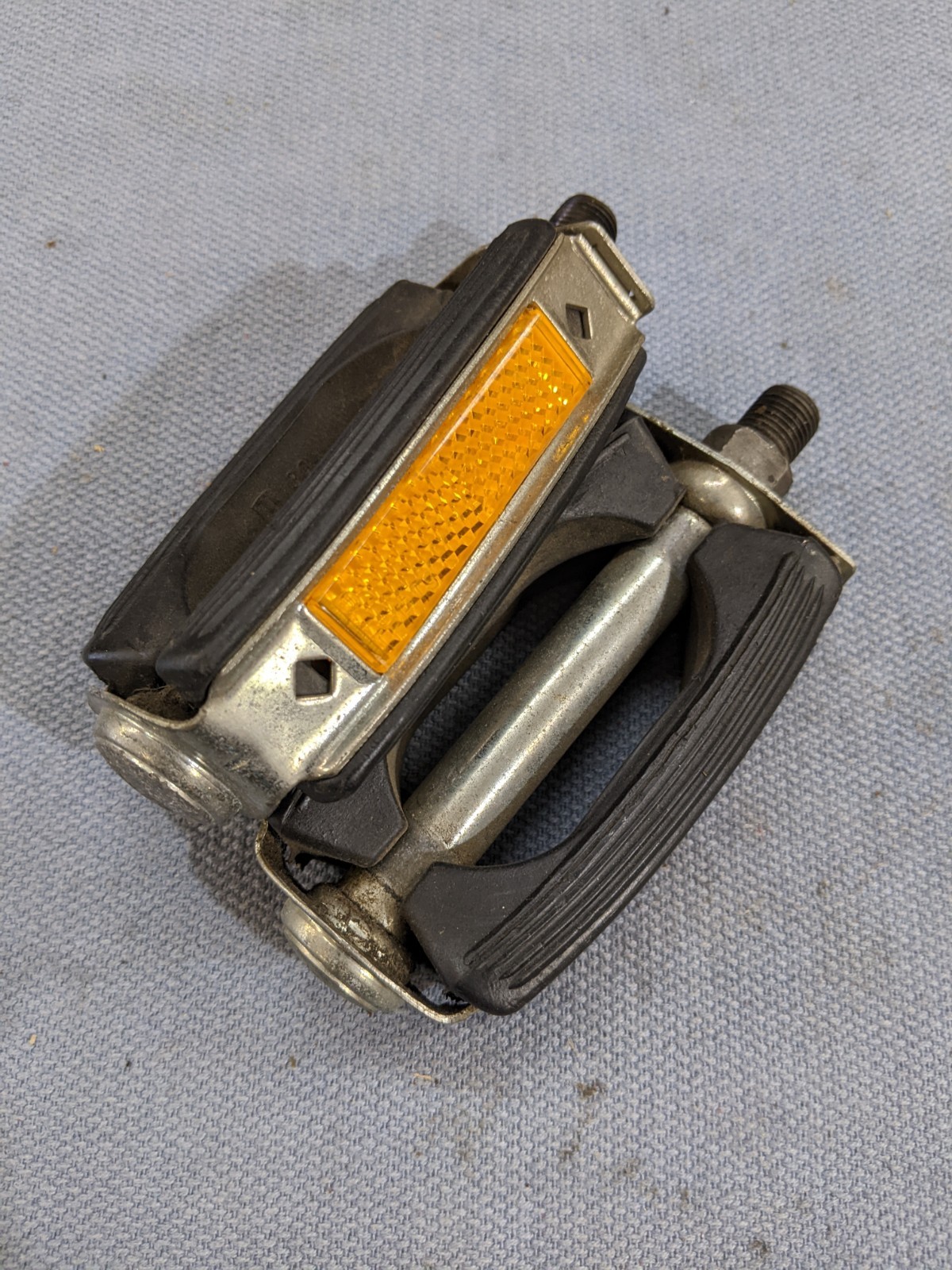 Original Schwinn Approved 1/2” Amber Reflector Bow Sport Pedals Touring Bicycle