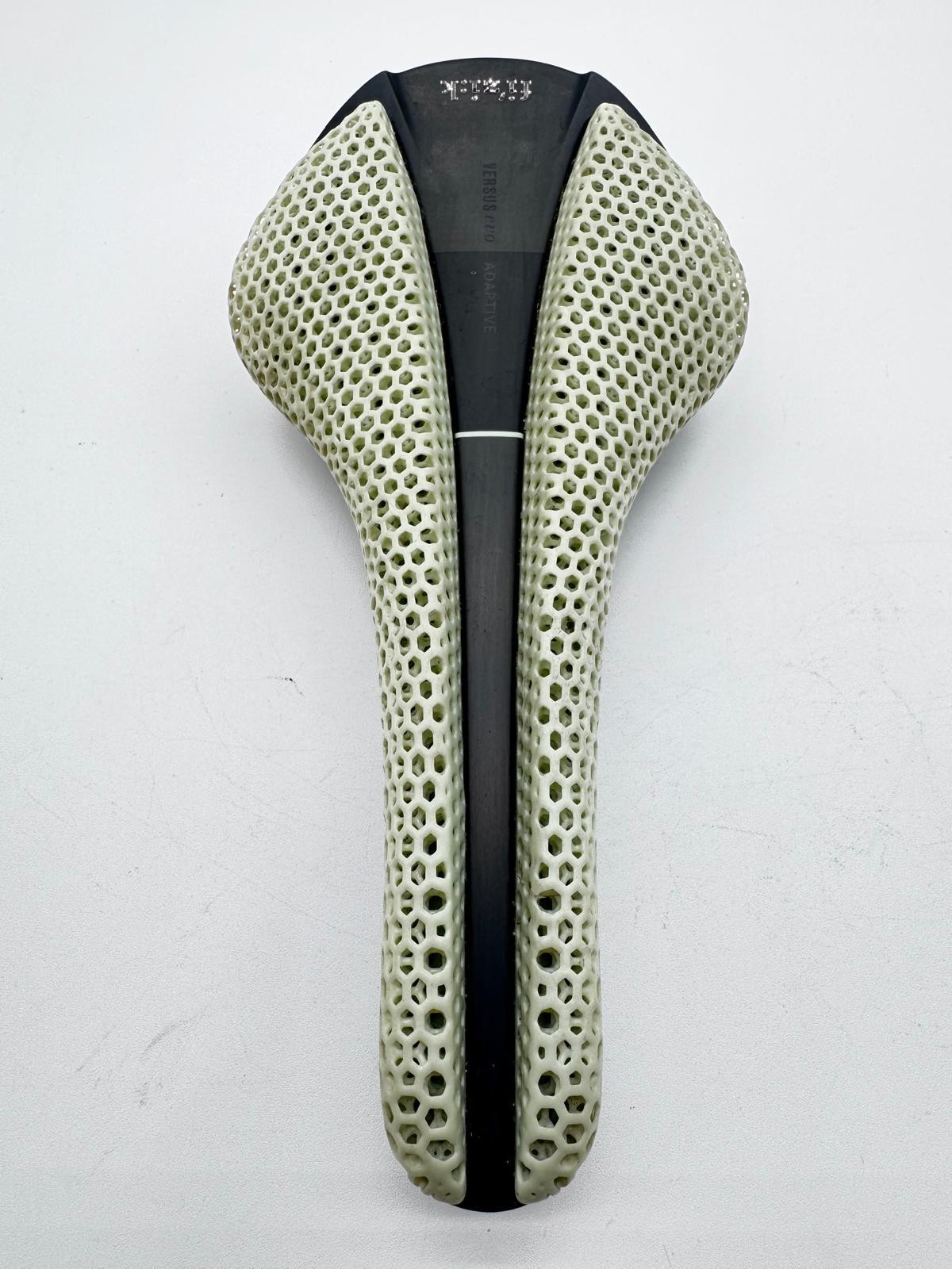 Fizik Versus Evo Adaptive 3D Saddle Carbon Rails «Regular»