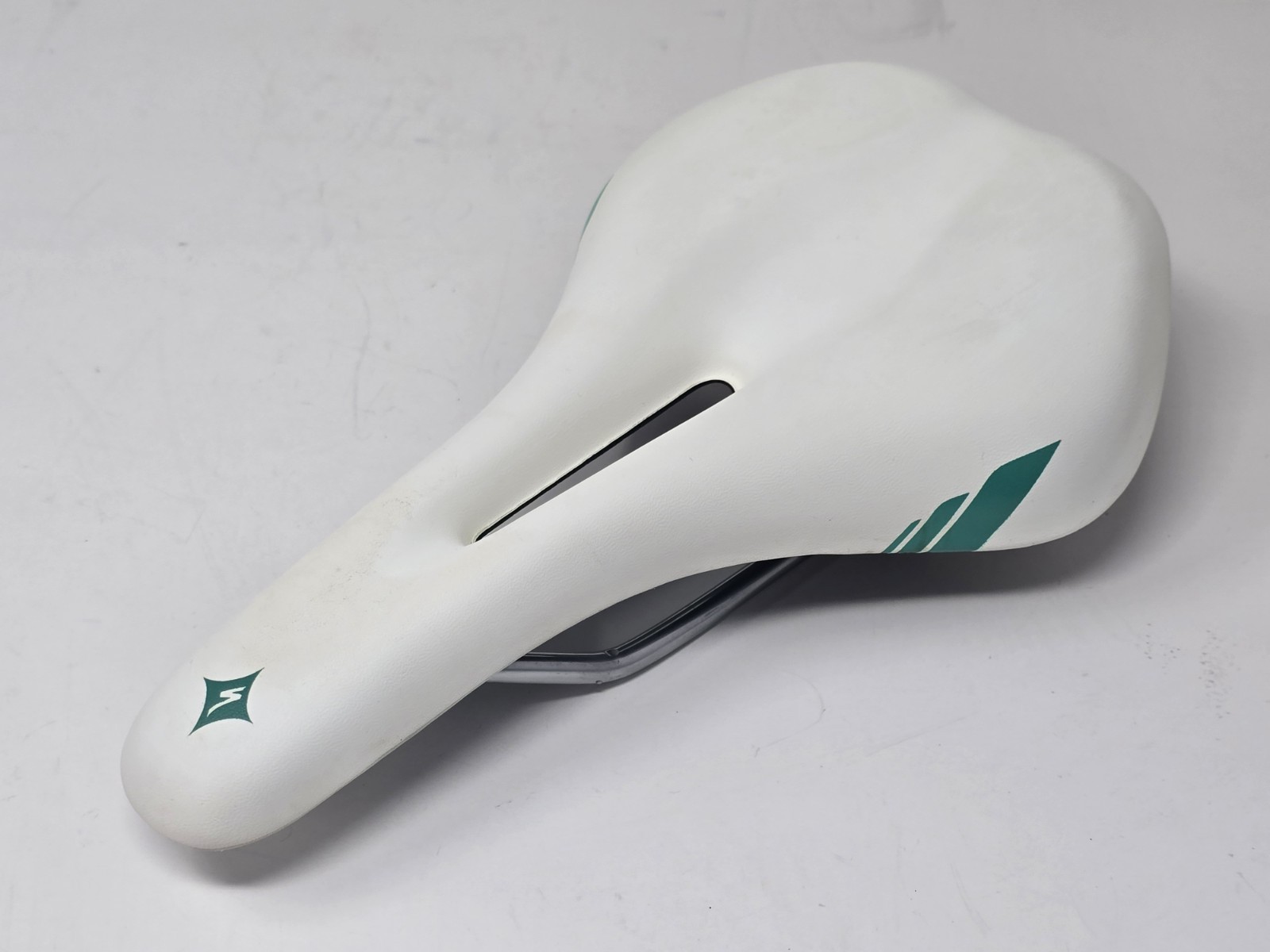 Specialized Riva Bike Saddle, White & Green, 155mm, Body Geometry