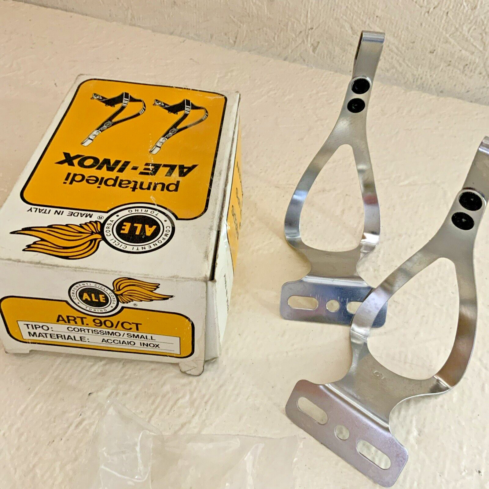 ALE TOE CLIPS (2) STEEL SMALL 50 MM PLATFORM WITH HARDWARE NEW OPEN BOX