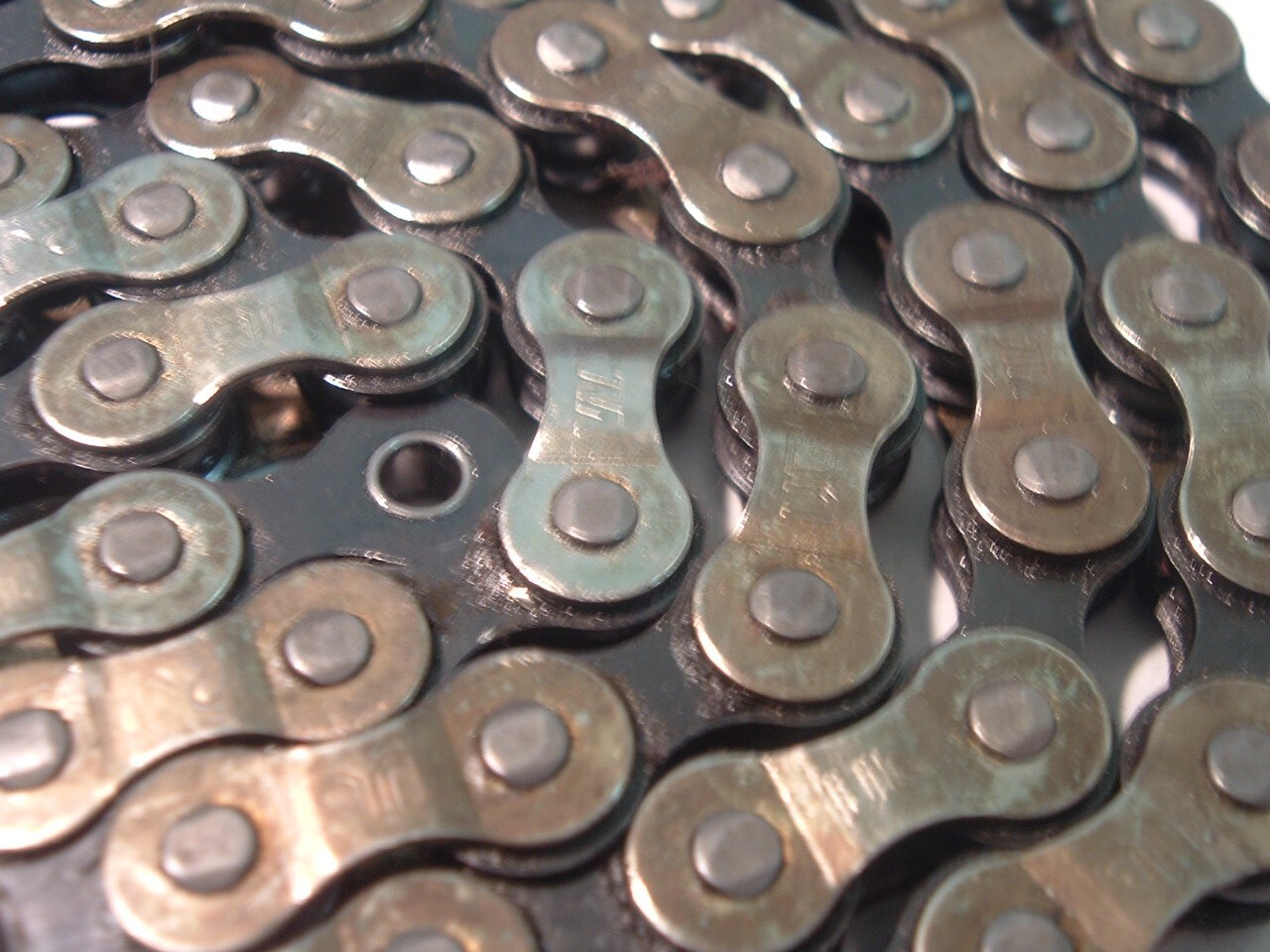Shimano 600 UniGlide Silver/Black CN-6110 Chain NEW / NOS Vintage-5/6-Spd- 116L