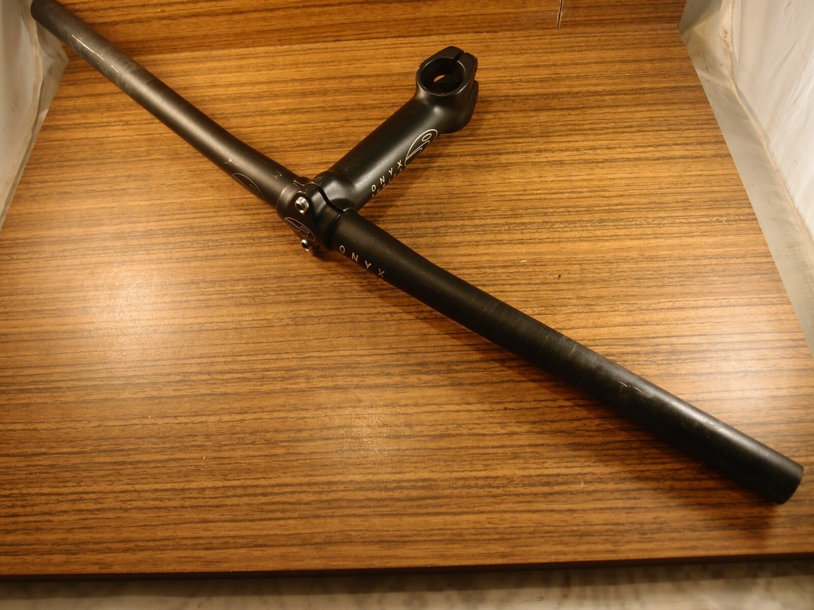 aluminium flat handlebar Onyx Series + stem ahead Onyx Series 1 1/8 »