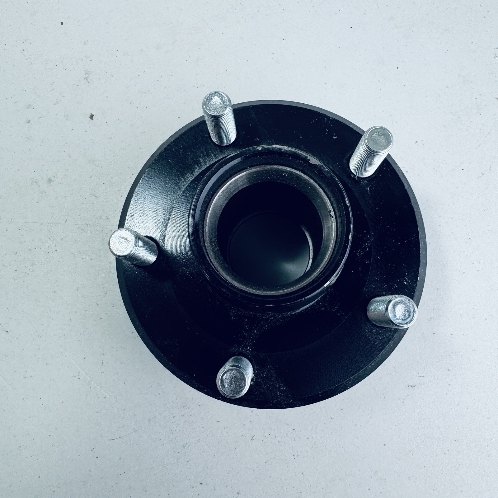 5-Hole, 4.5″ Trailer Hub Kit for, 2000 lb. 1″ Spindle That uses L44643 Trailer