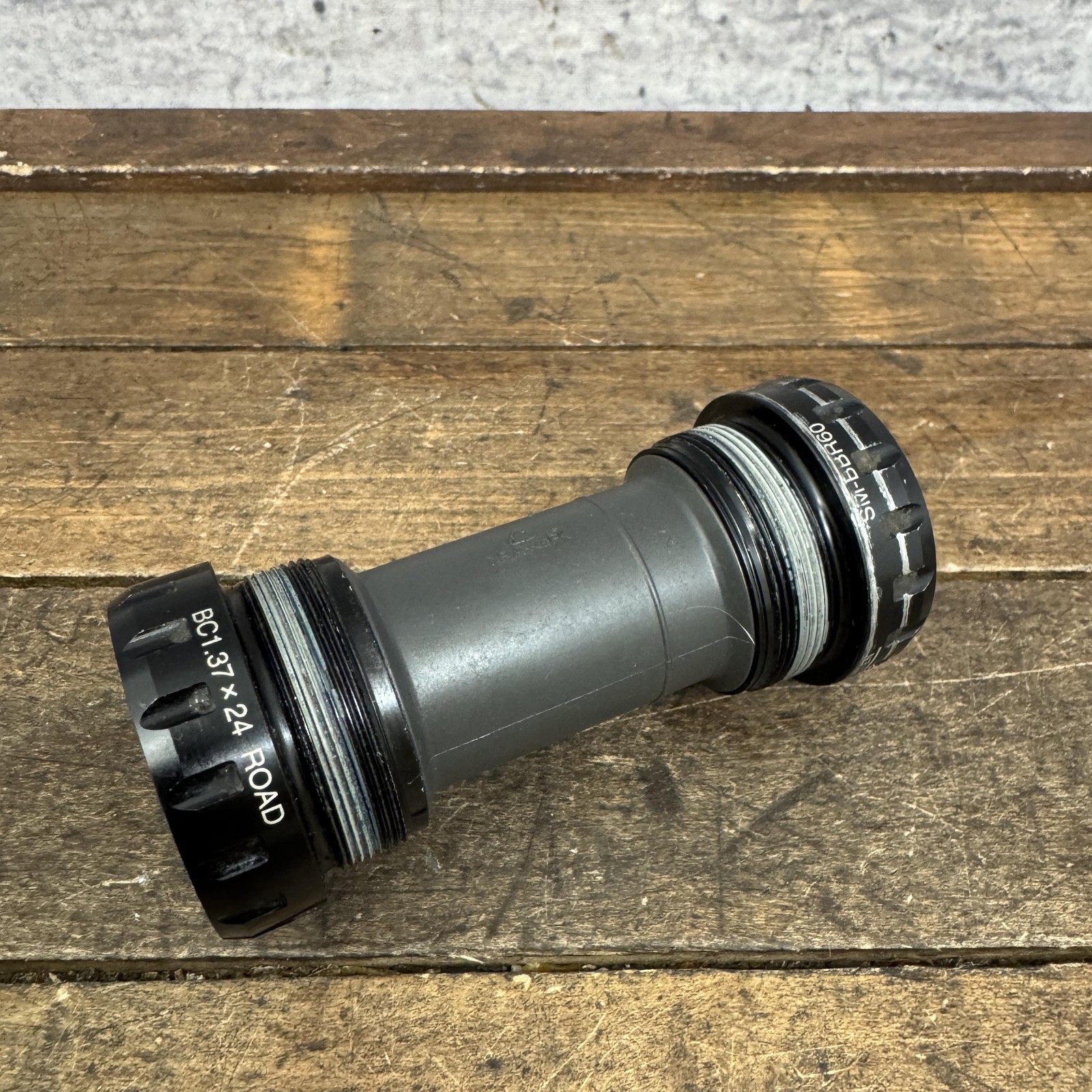 Shimano Bottom Bracket SM-BBR60 68mm BSA 1.37×24 Road Hollowtech II Black