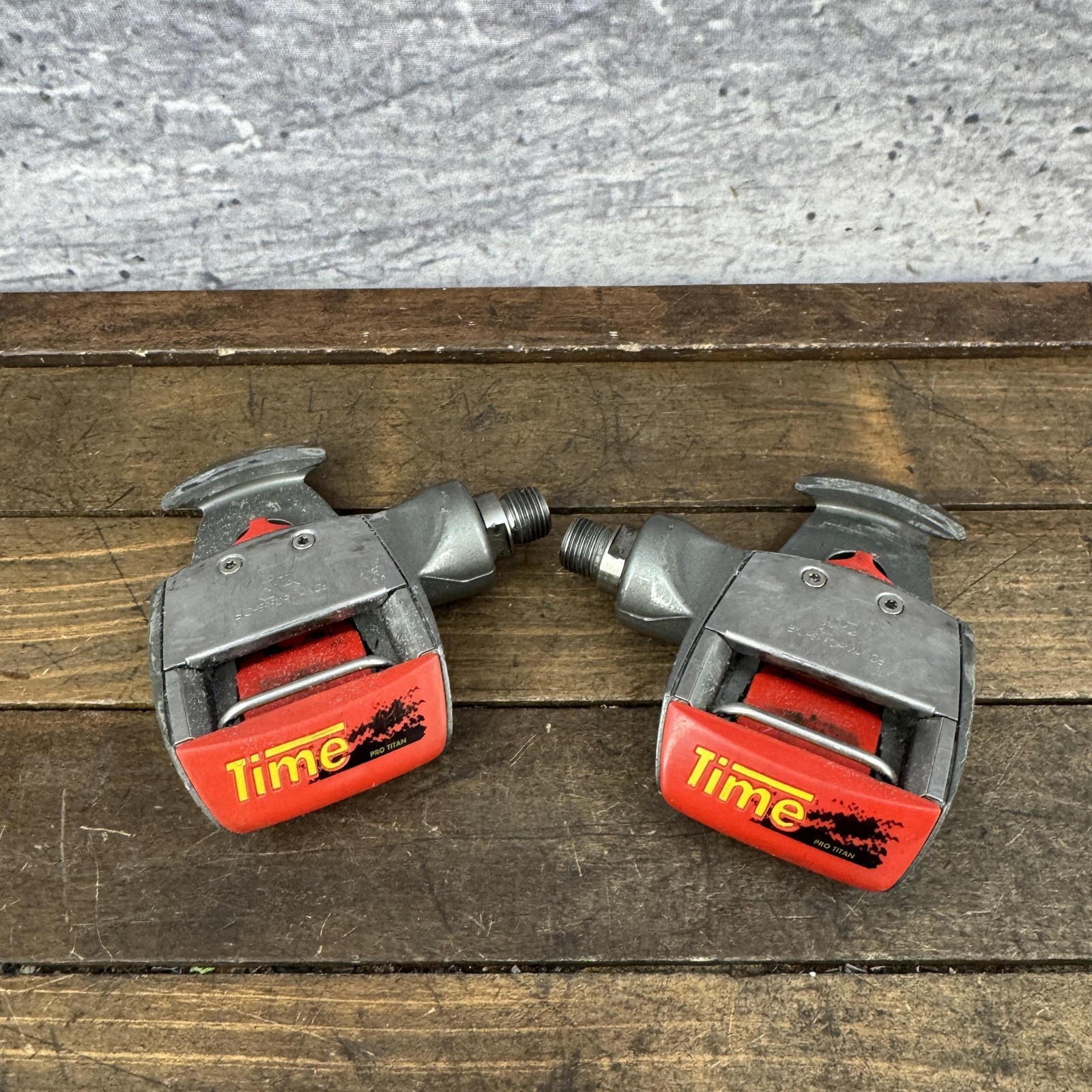 Vintage TIME EQ Titan Clipless Road Bike Pedals Titanium 9/16 Red 365g Ti Axles