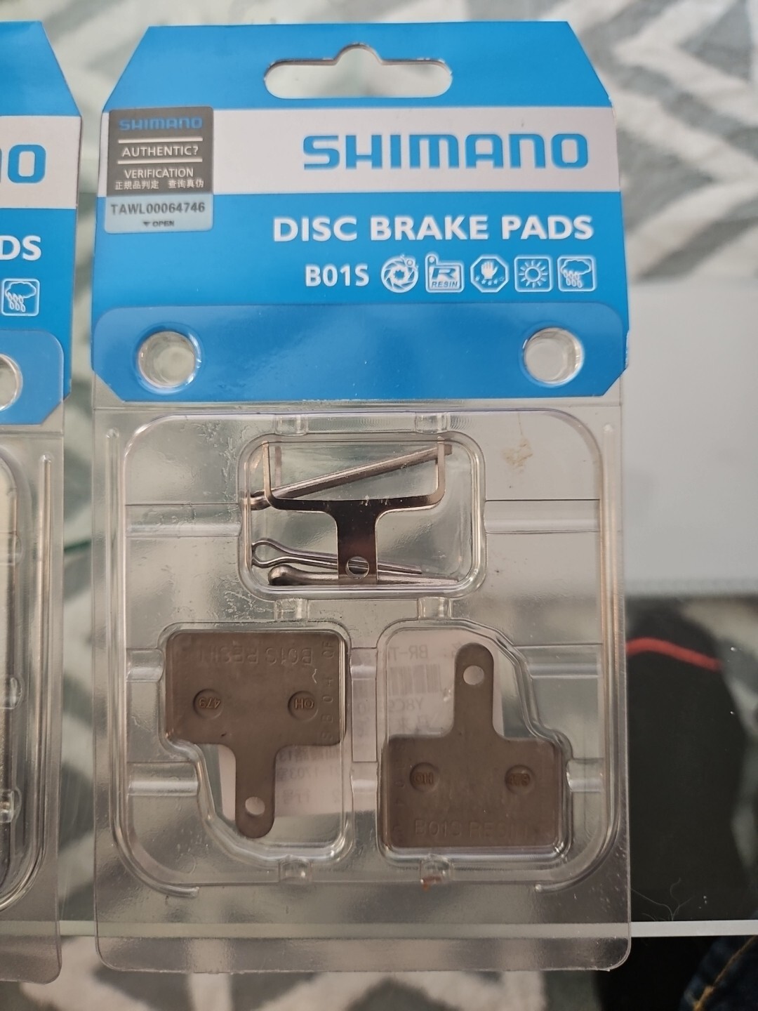 Shimano B01S Resin Bike Brake Pads / OEM MADE IN MALAYSIA / BR-T615 PAD / 2 Pack
