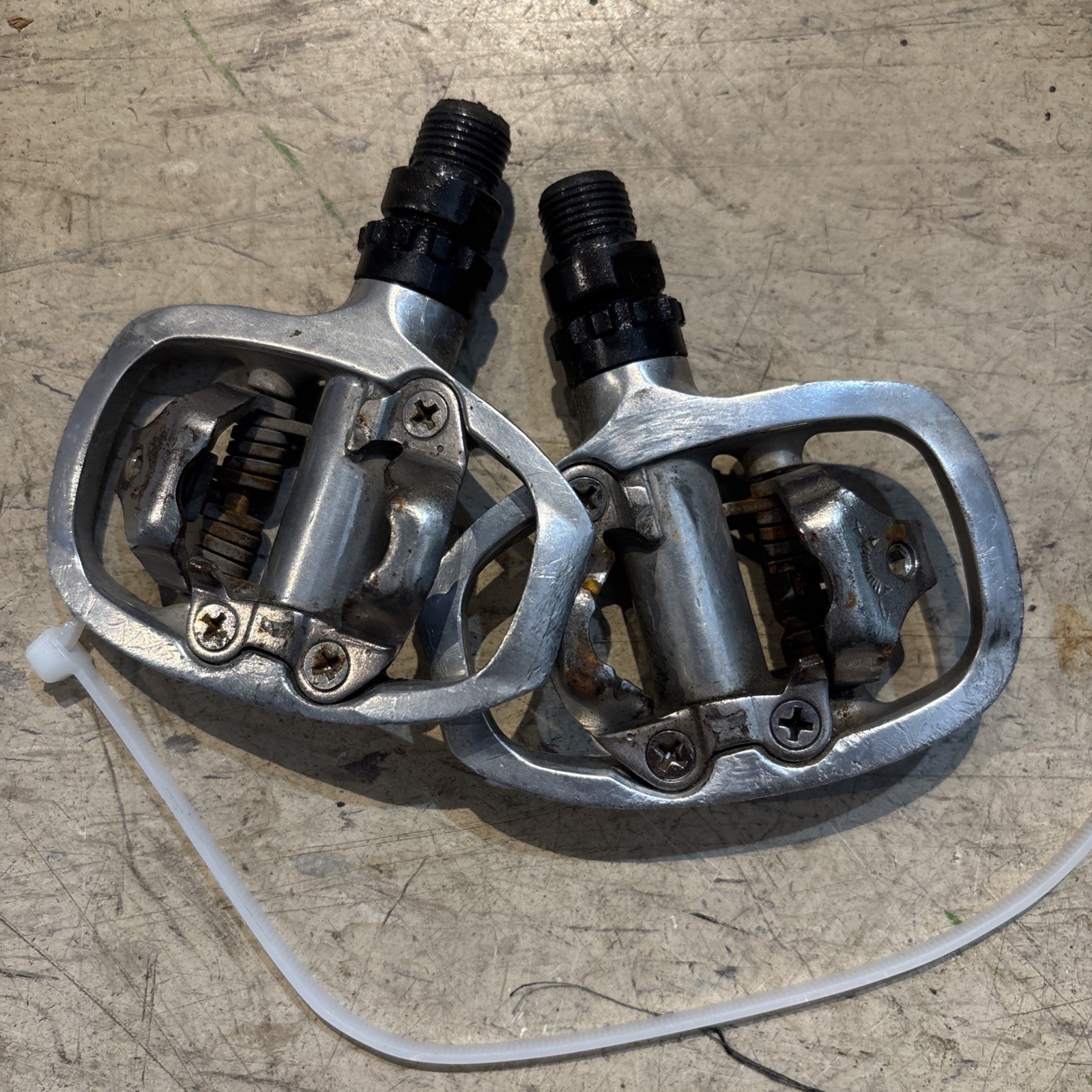 Shimano PD-A520 Platform Flat Clipless Pedals No Cleats Used