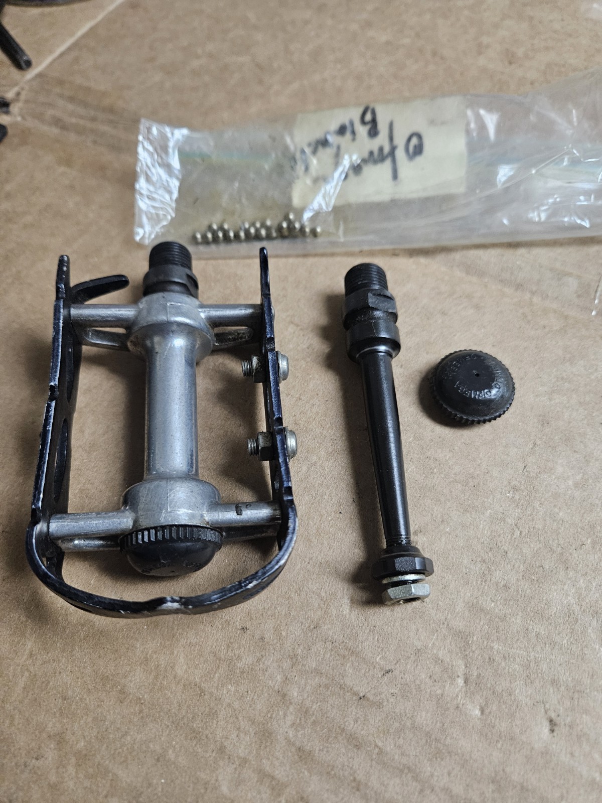 Vintage Ofmega right pedal and the axle from the left one, used
