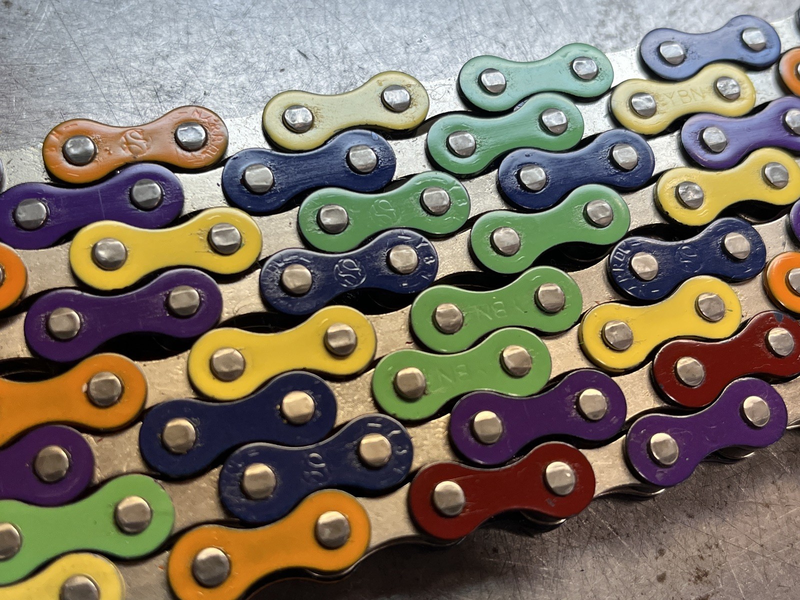 YBN YABAN RAINBOW BICYCLE CRAZY CHAIN 1/2″ X 1/8 X 108 LINKS TRACK FIXIE BMX NEW