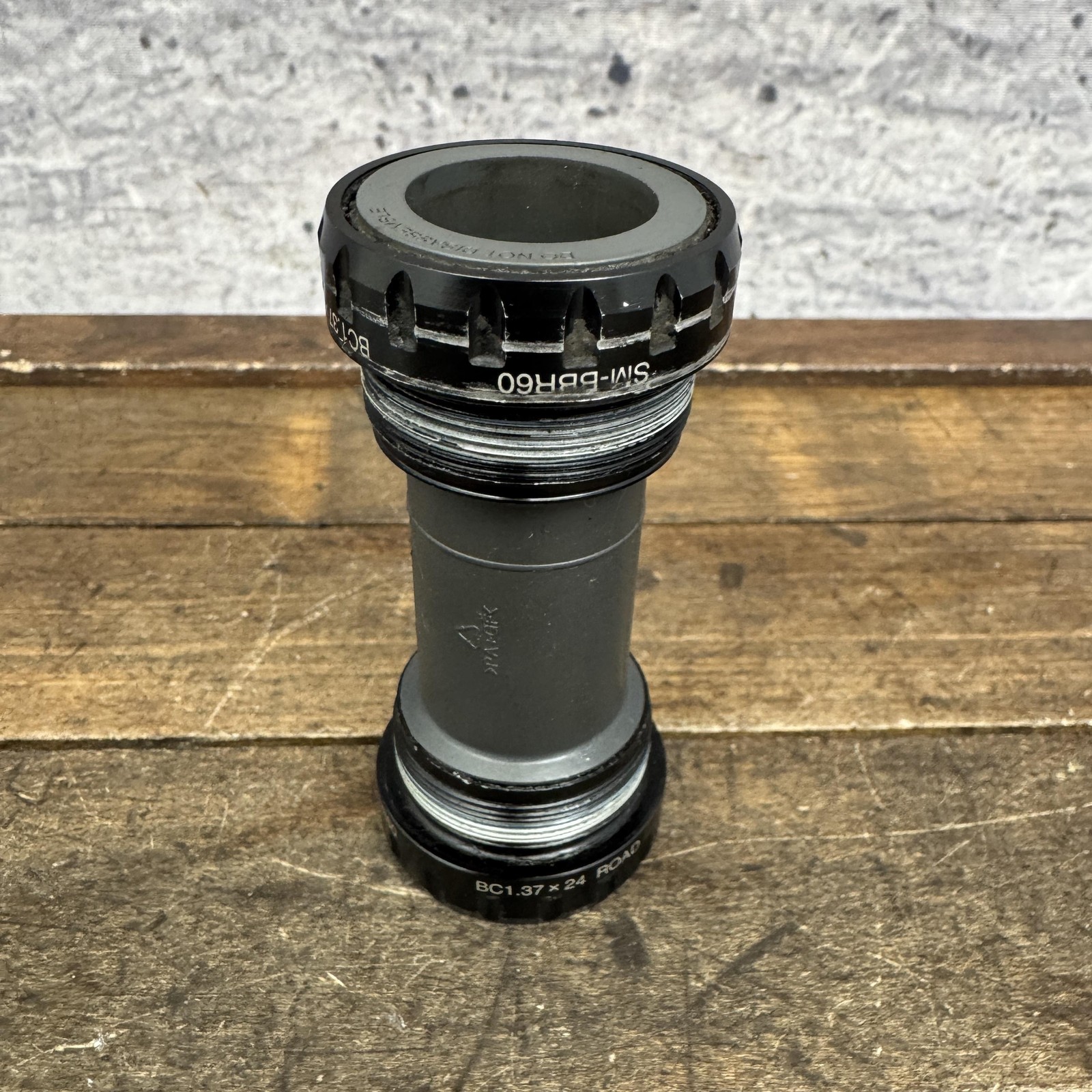 Shimano Bottom Bracket SM-BBR60 68mm BSA 1.37×24 Road Hollowtech II Black