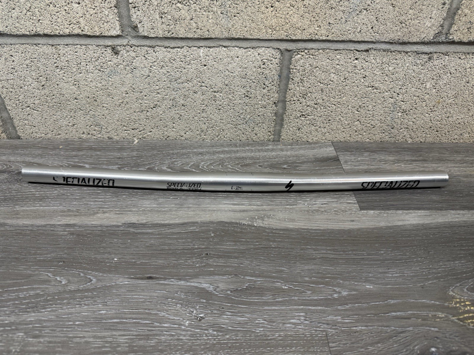 Specialized Easton Mountain Bike Handlebar 560mm X 25.4mm Flat Bar Aluminum