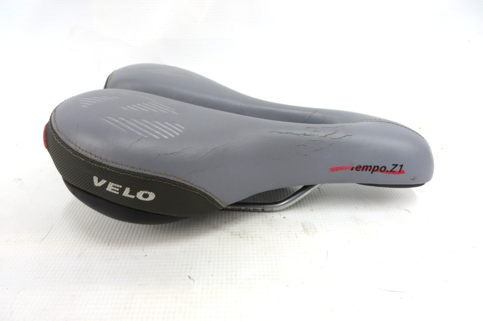 VELO TEMPO Z1 SADDLE Bike Seat 165x260mm 450g Gray D2 Plush Comfortable!