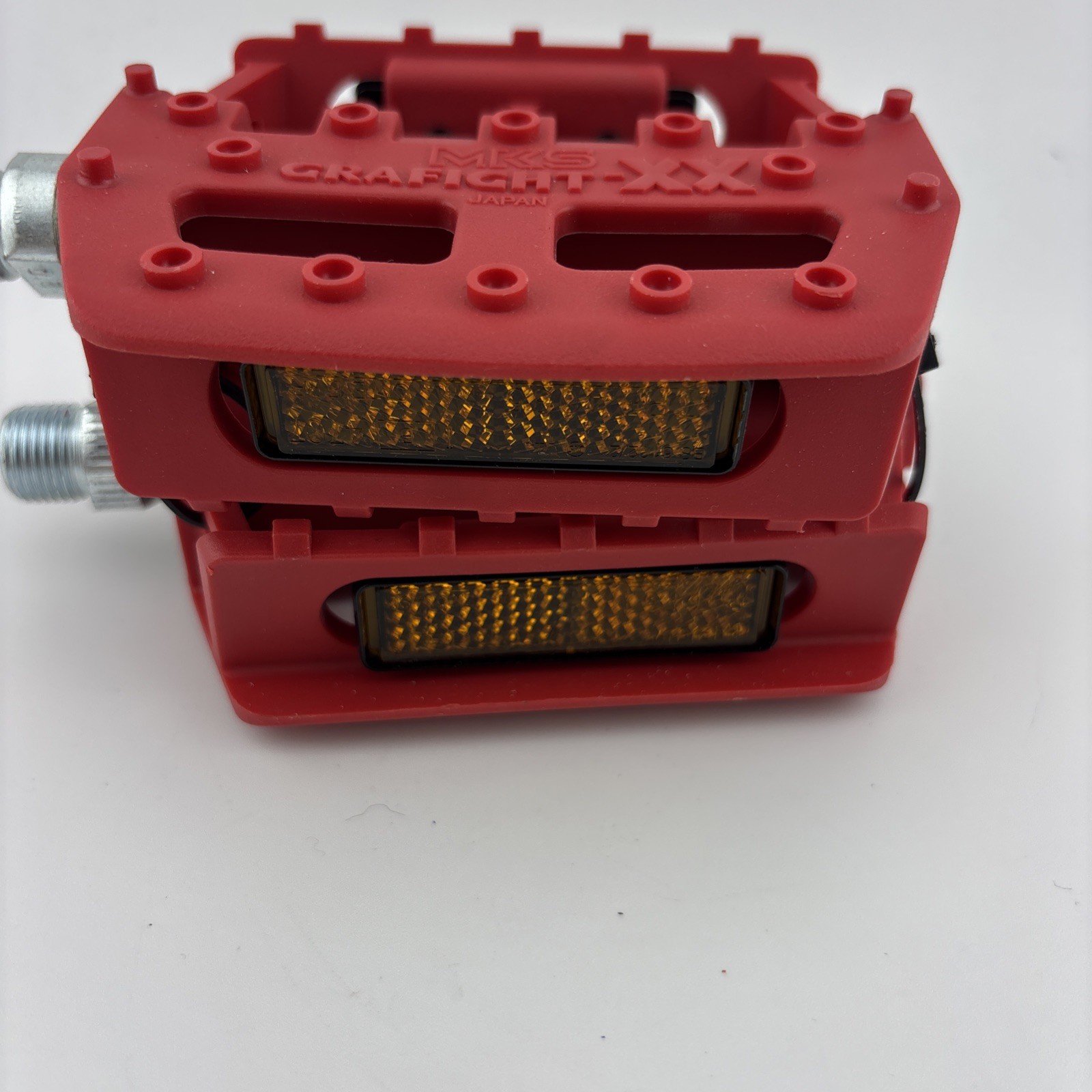 MKS Grafight-XX Pedals 9/16″ Concave Fiberglass/Composite Body Molded Pins Red