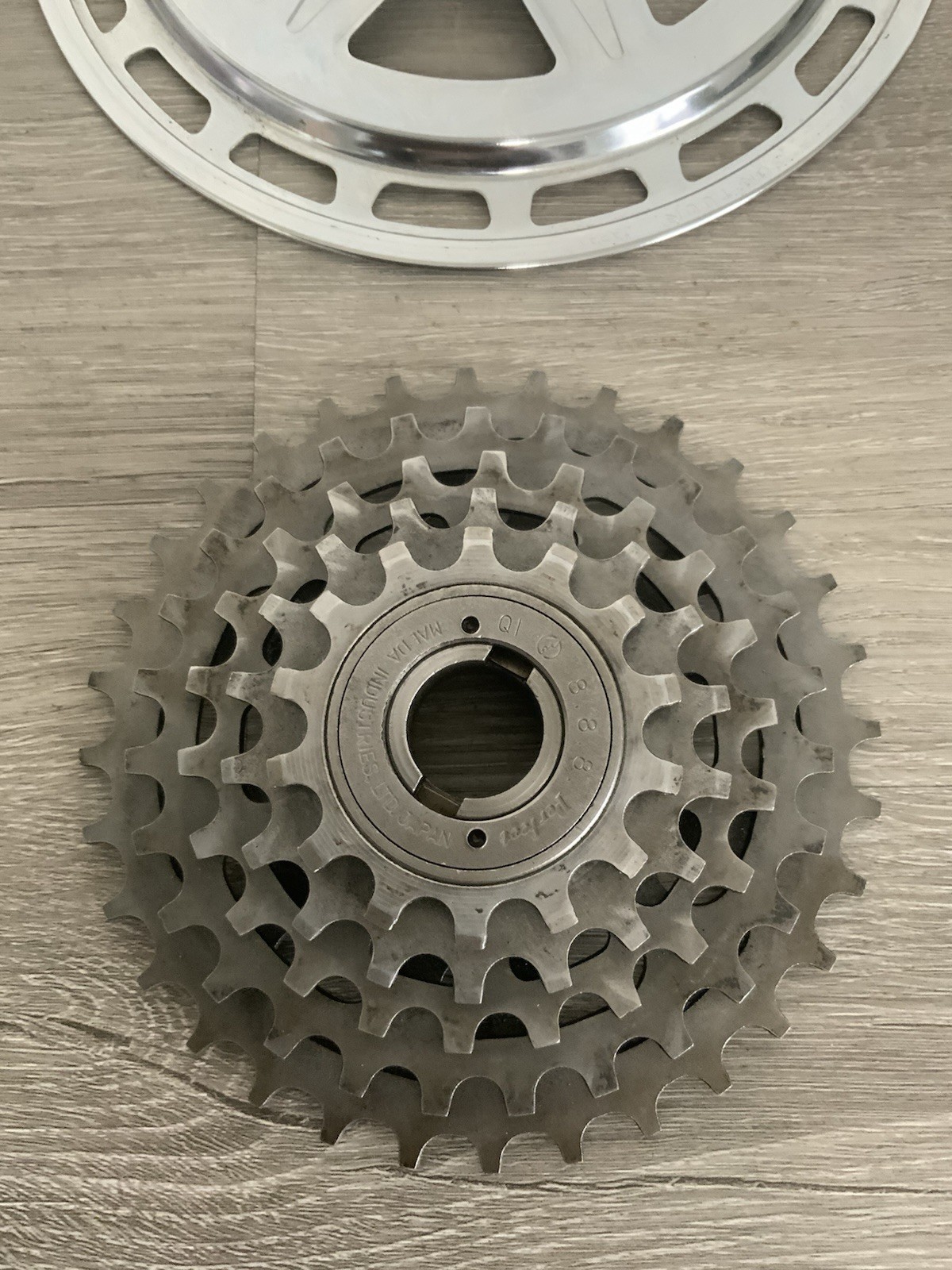 SUNTOUR PERFECT FREEWHEEL 5 SPEED 14-32 TOOTH BSA THREADING CHAIN GUARD