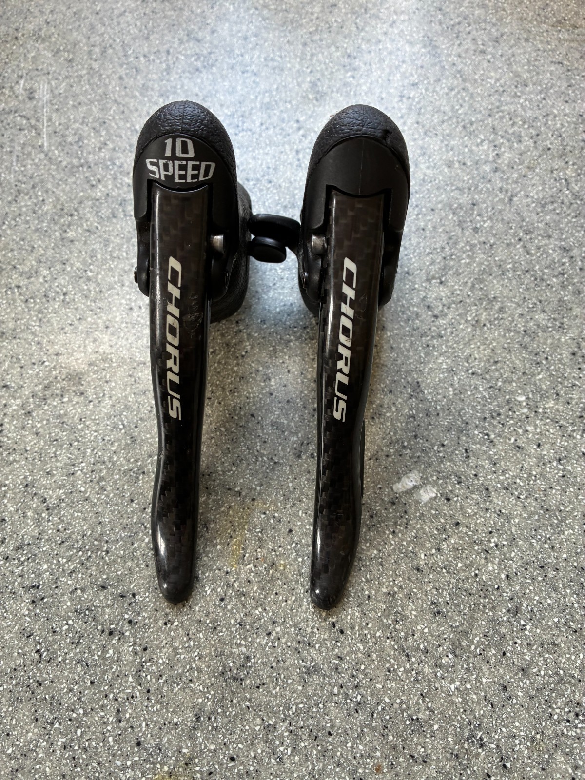 Campagnolo chorus 2×10 speed shifters carbon.