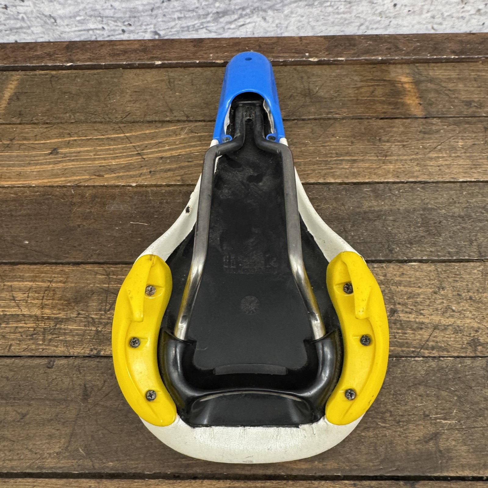 Fi’zi:k Pony Seat Titanium Saddle Blue Yellow White 142mm Italy MTB Freeride