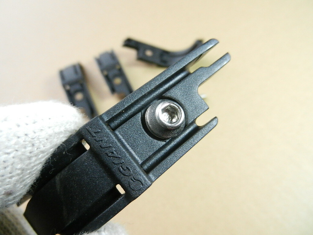 1pcs Road bike Bicycle bottom bracket Cable Guide BB For Giant TCR/ADV PROPEL