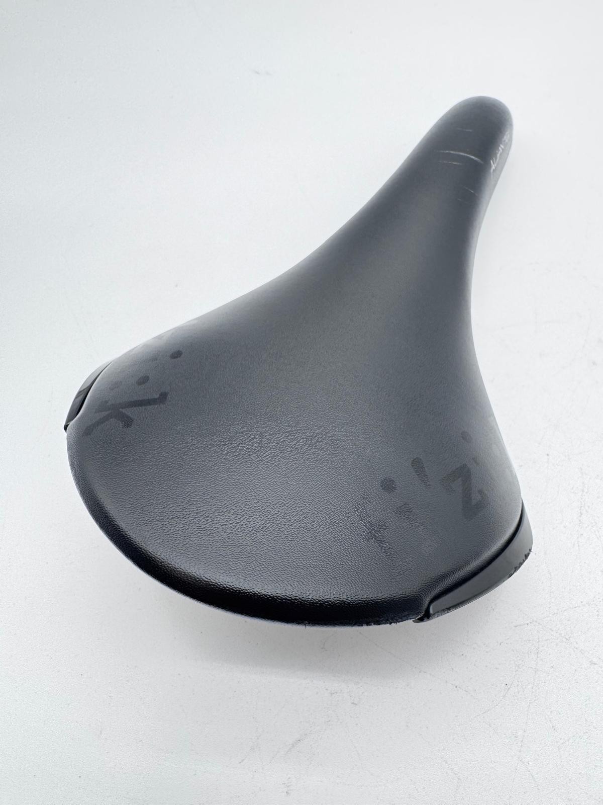 Fizik Aliante Large Saddle Bull Spine Concept Black Italy Made
