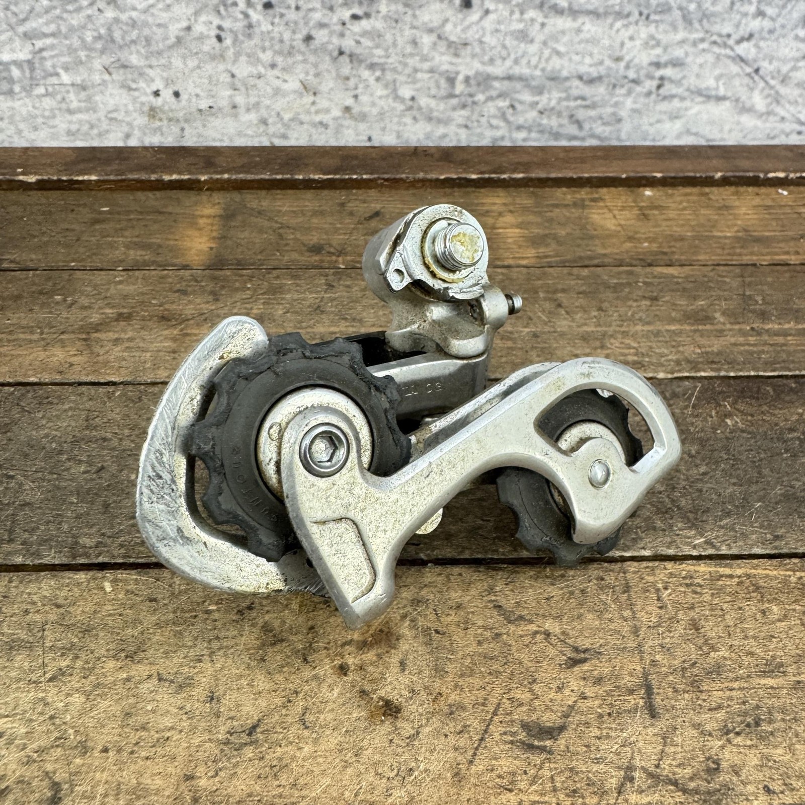 Vintage Suntour Cyclone 7000 Rear Derailleur Short Cage Black Bolt-On 220g