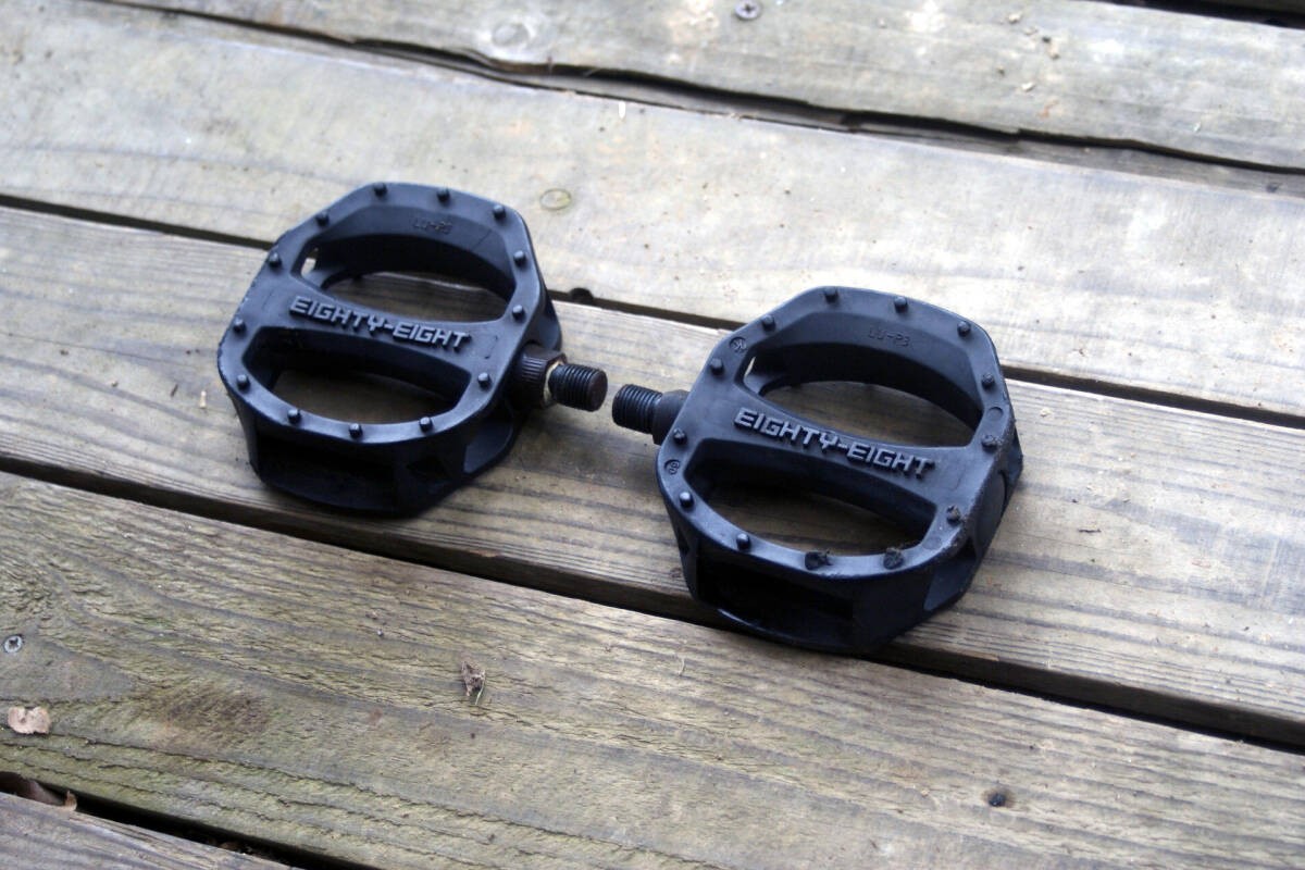 EIGHTY-EIGHT 1/2 plastic pedal flat