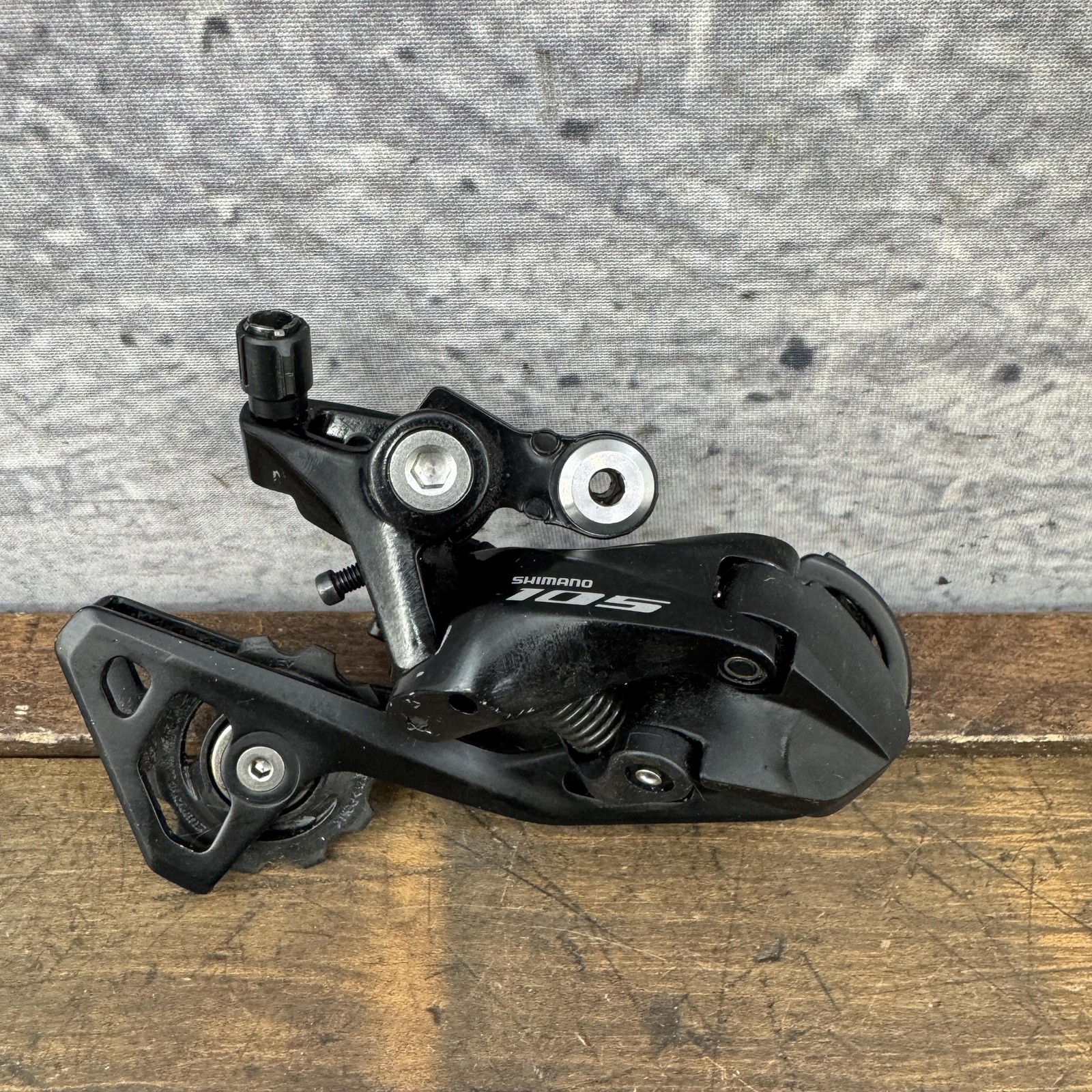 Shimano 105 RD-R7000 Rear Derailleur 11 Speed Medium Cage Black Road 225g