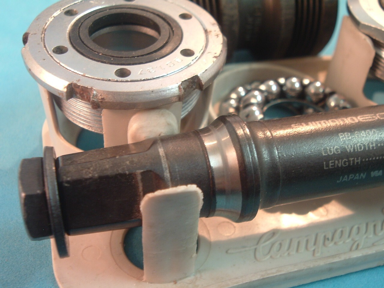 Shimano 600 Ultegra 68x 113MM BB-6400 Road Bottom Bracket-English- Near-Mint-