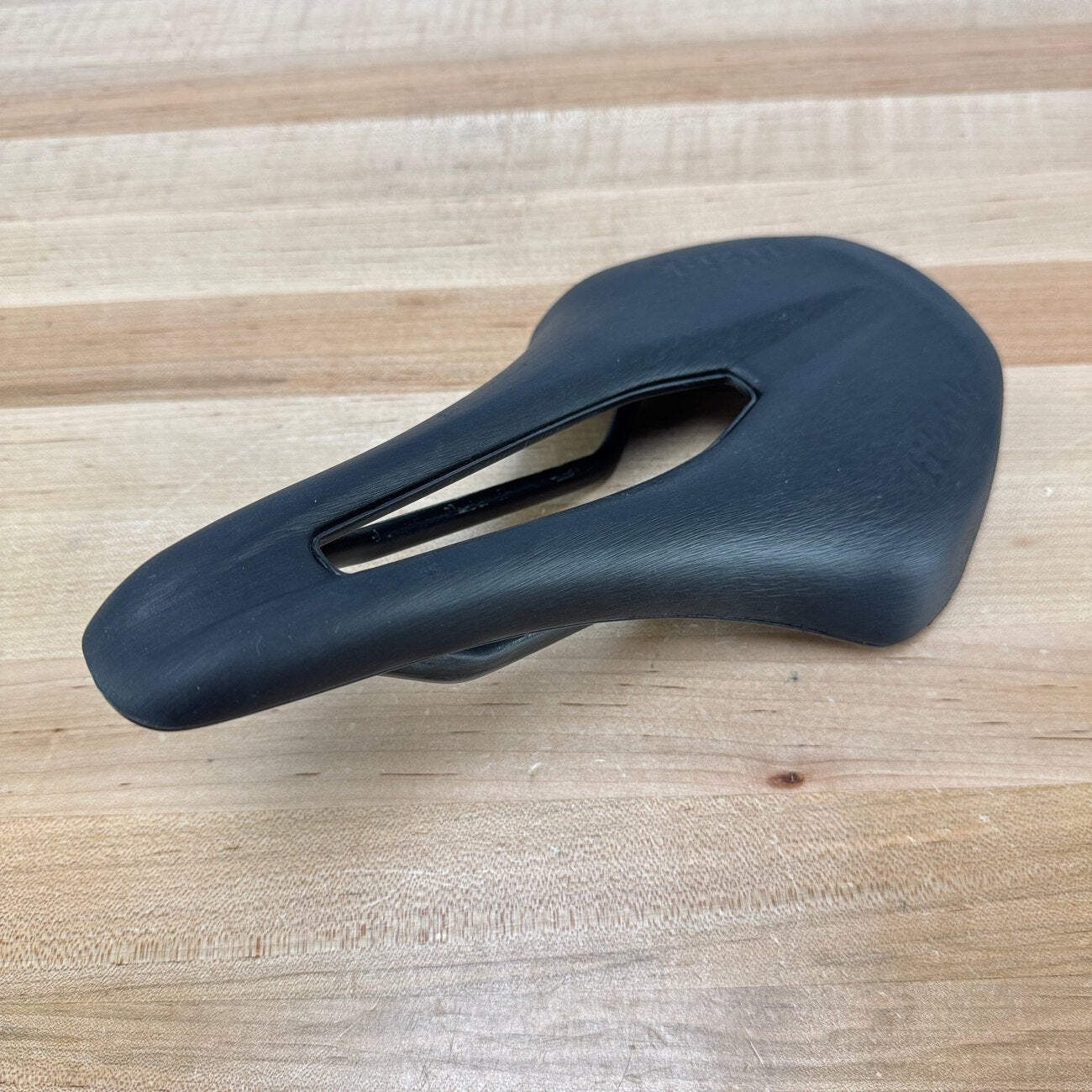 Fizik Argo Tempo R1 Mobius Vento 7x9mm Carbon Rails 150mm Saddle 150g