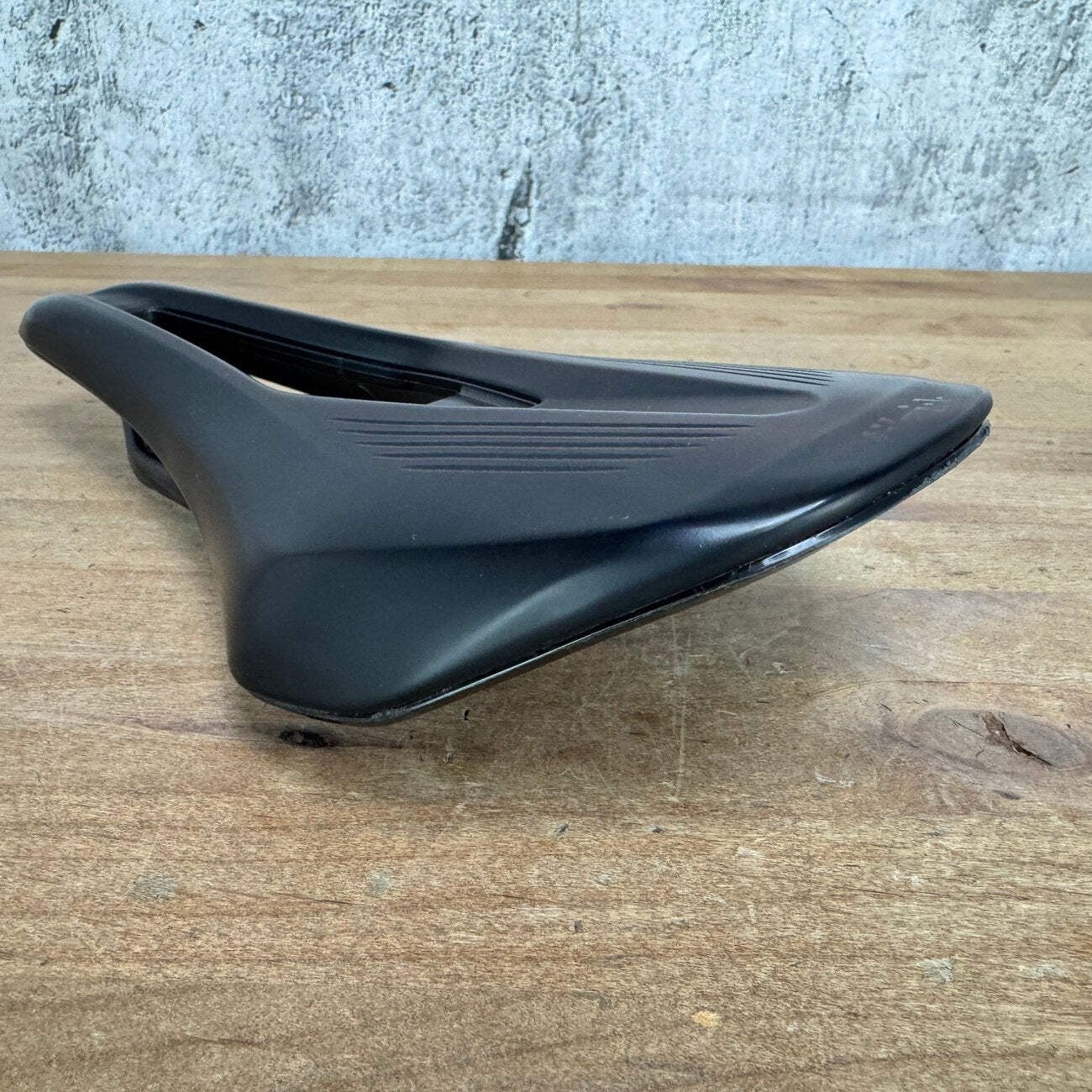 Fizik Argo Vento R1 140mm 7x9mm Carbon Rails Bike Saddle 193g