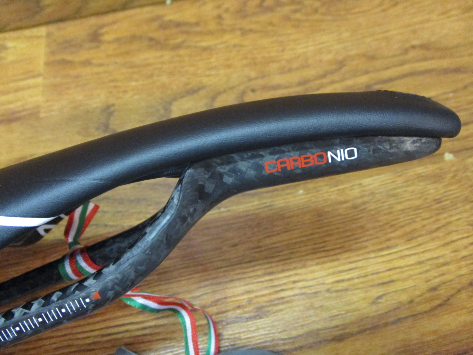 ASTUTE RUSH CARBONIO RAILED TRACK PISTA RACING SADDLE 125 X 250 ROUND