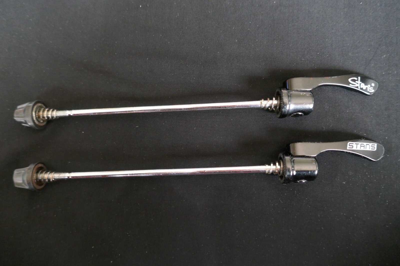 2x STAN’S NOTUBES REAR MTB ROAD SKEWERS BLACK STEEL QUICK RELEASE LEVER QR