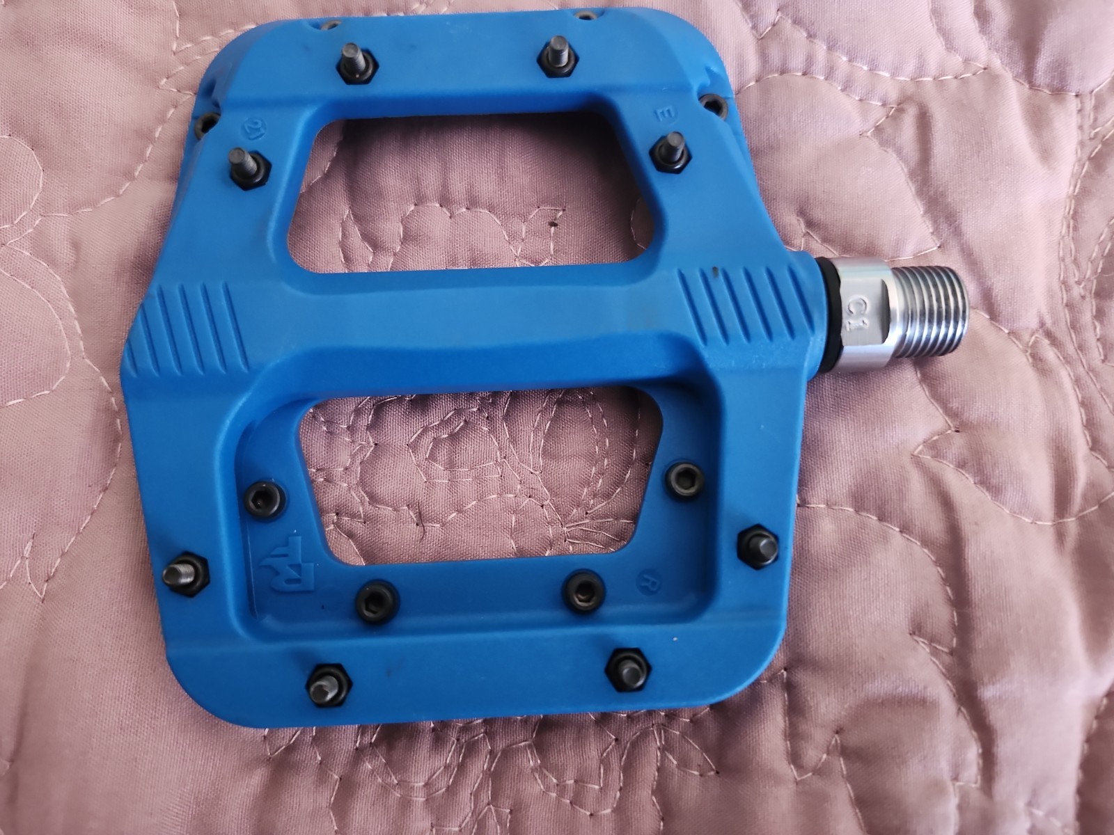 RACE FACE – CHESTER PLATFORM MOUNTAIN BIKE PEDALS – 9/16″ – TEAL