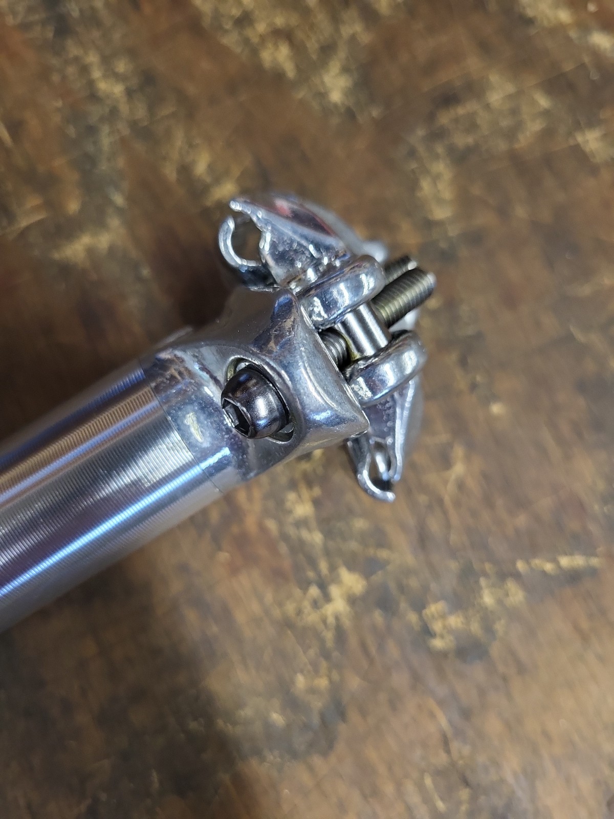 Silver Colored ALUMINUM SEAT POST 27.2 X 330MM NEW. MICROADJUST CLAMP FREE SHIP