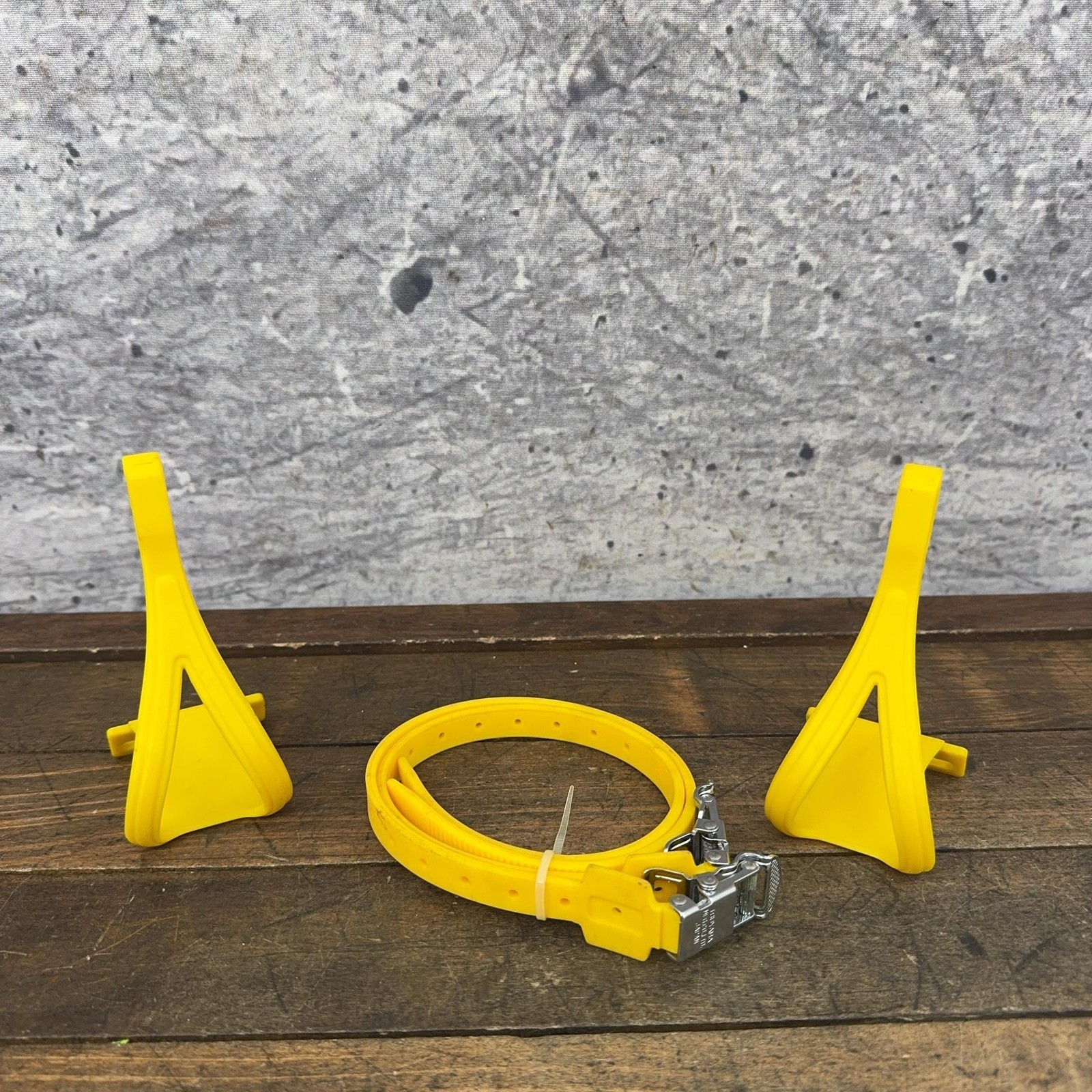 Vintage CatEye Toe Clips Straps Yellow NOS Pair Road Bike 80s Japan Plastic