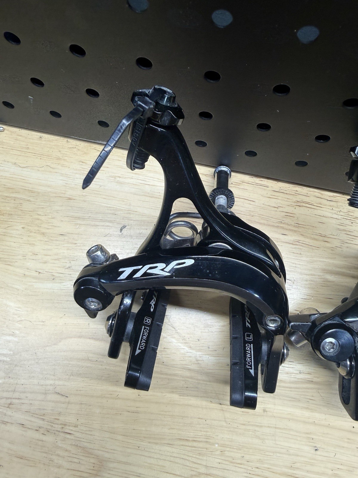 TRP ALUMINUM FORGED ROAD BRAKE SET R870 BLACK