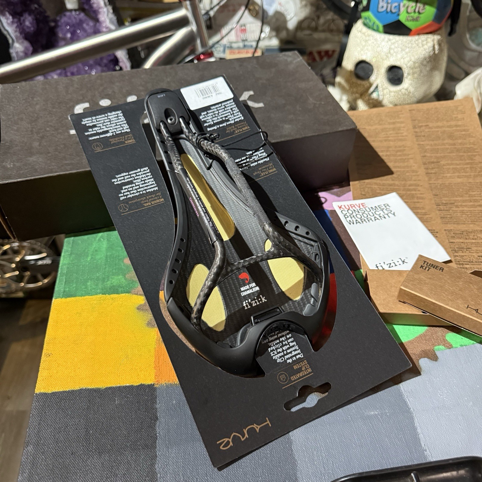 NOS FIZIK KURVE CHAMELEON CARBON RAIL SADDLE – 185 GRAMS – NEW IN BOX / COMPLETE