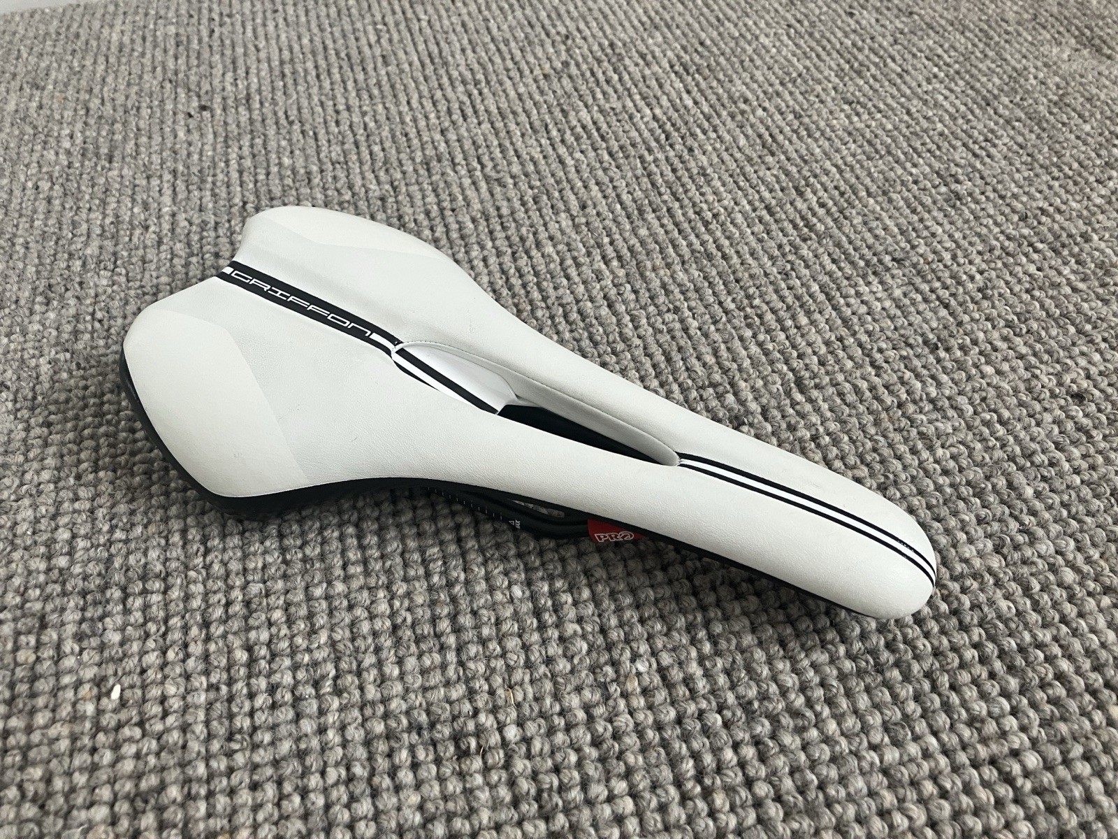 Shimano PRO Griffon carbon rail saddle 132mm