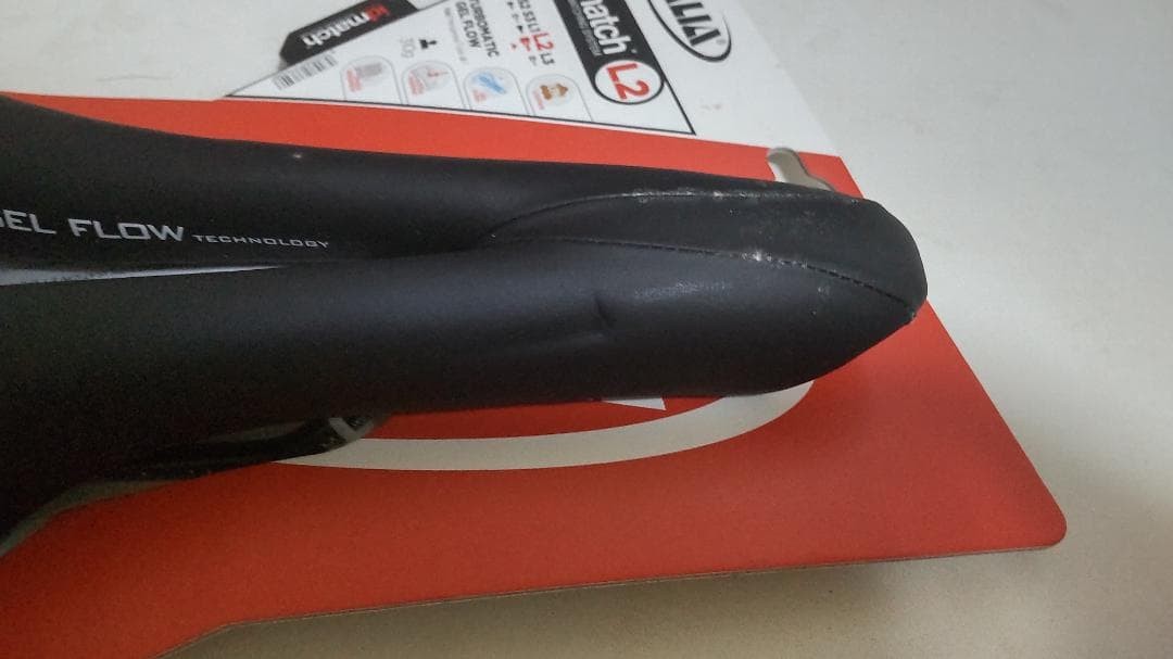[New, Slightly Damaged] Selle Italia Turbomatic Gel Flow