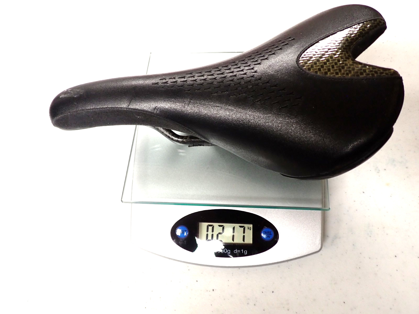 Fizik Aliante Twin Flex Road Bike Perforated Saddle with Carbon Braided Rails