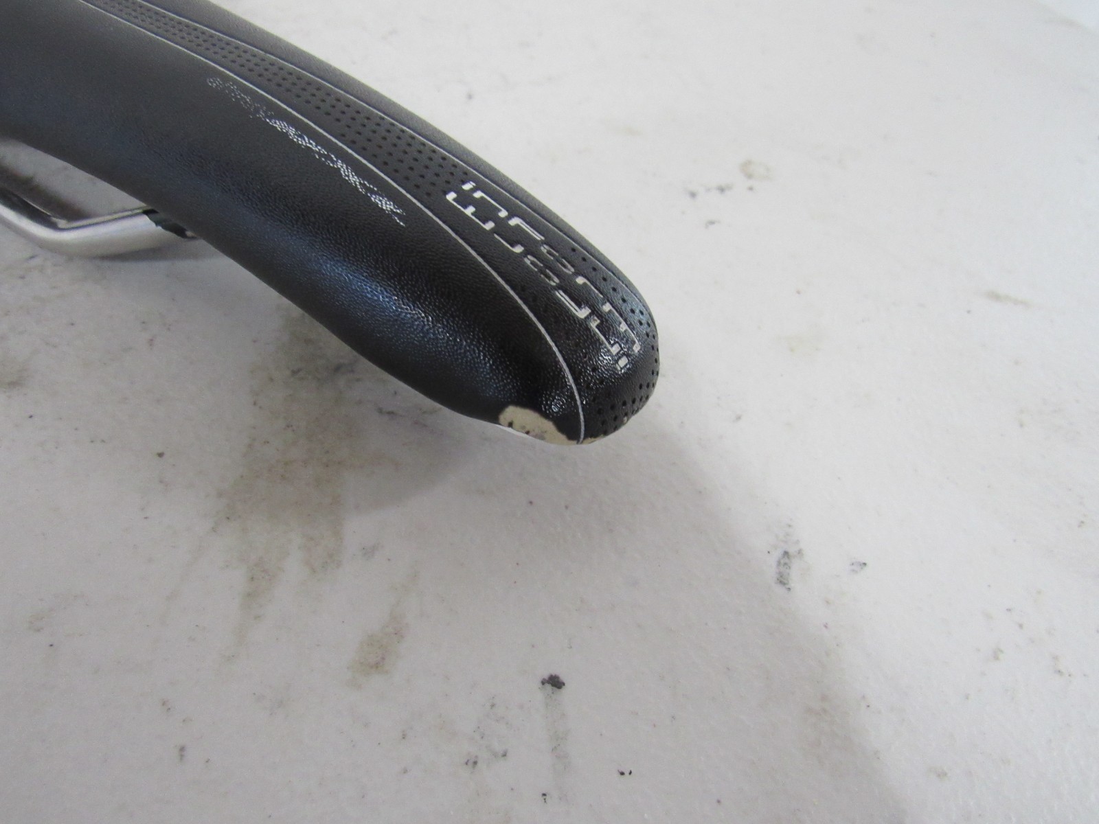 Bontrager Affinity RXL Saddle 200g Titanium Rails 138mm x 270mm