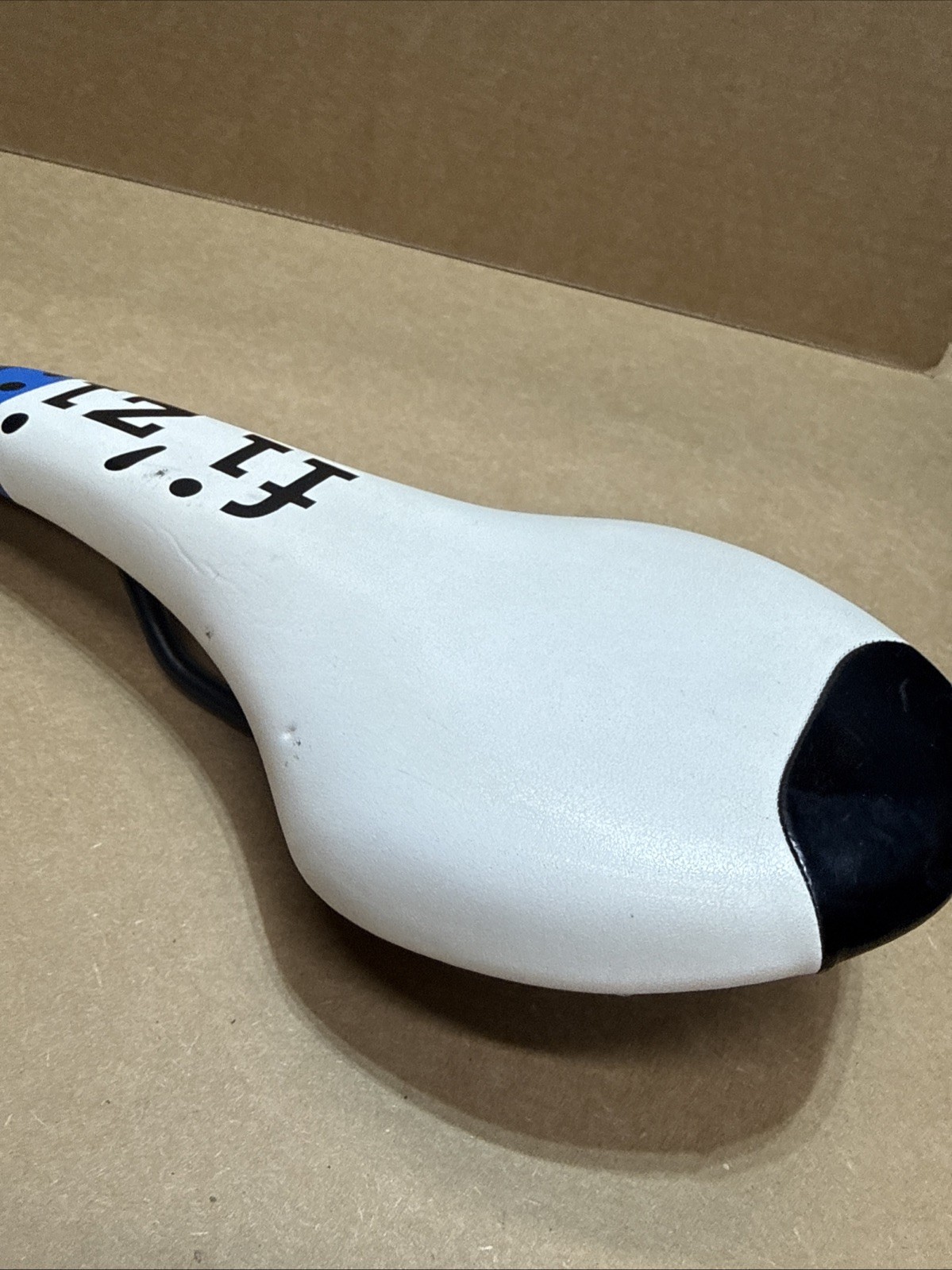 Fizik Tundra 2 Bicycle Saddle Seat with Manganese Rails Blue and White cth54