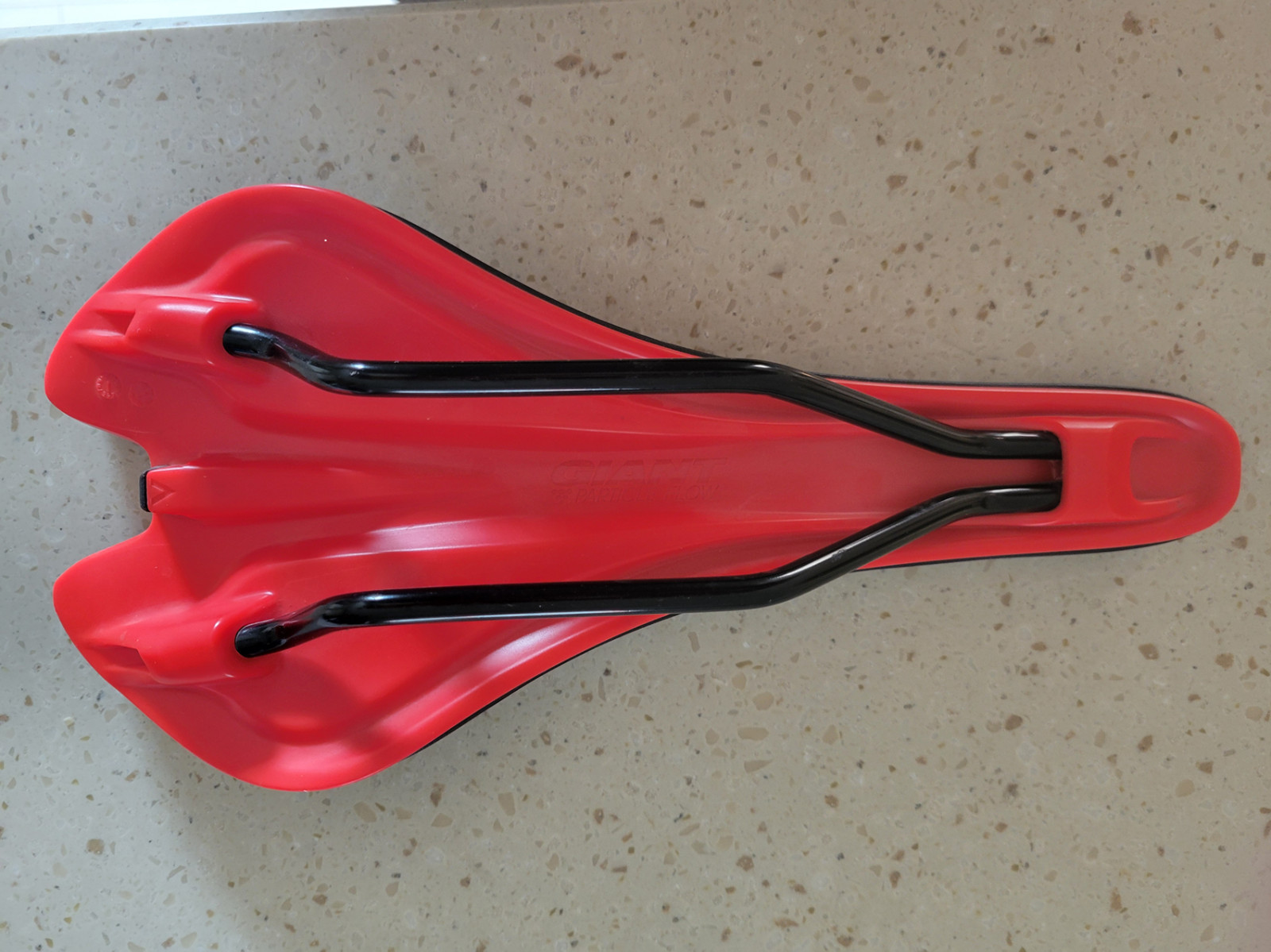 Giant Contact Saddle Seat 140 x 275mm Particle Flow Black /Red 298grams