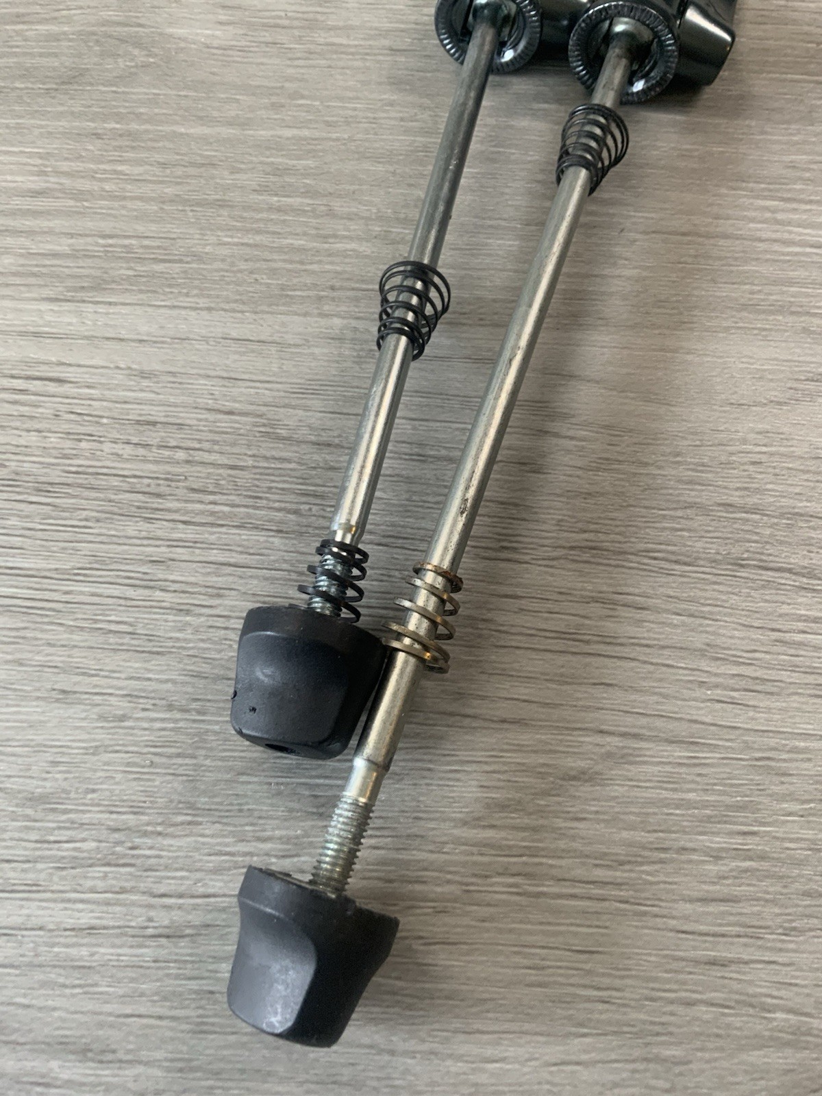 SHIMANO ULTEGRA QUICK RELEASE SKEWER SET 100-130 MM SPACING ALUMINUM 10S MODEL