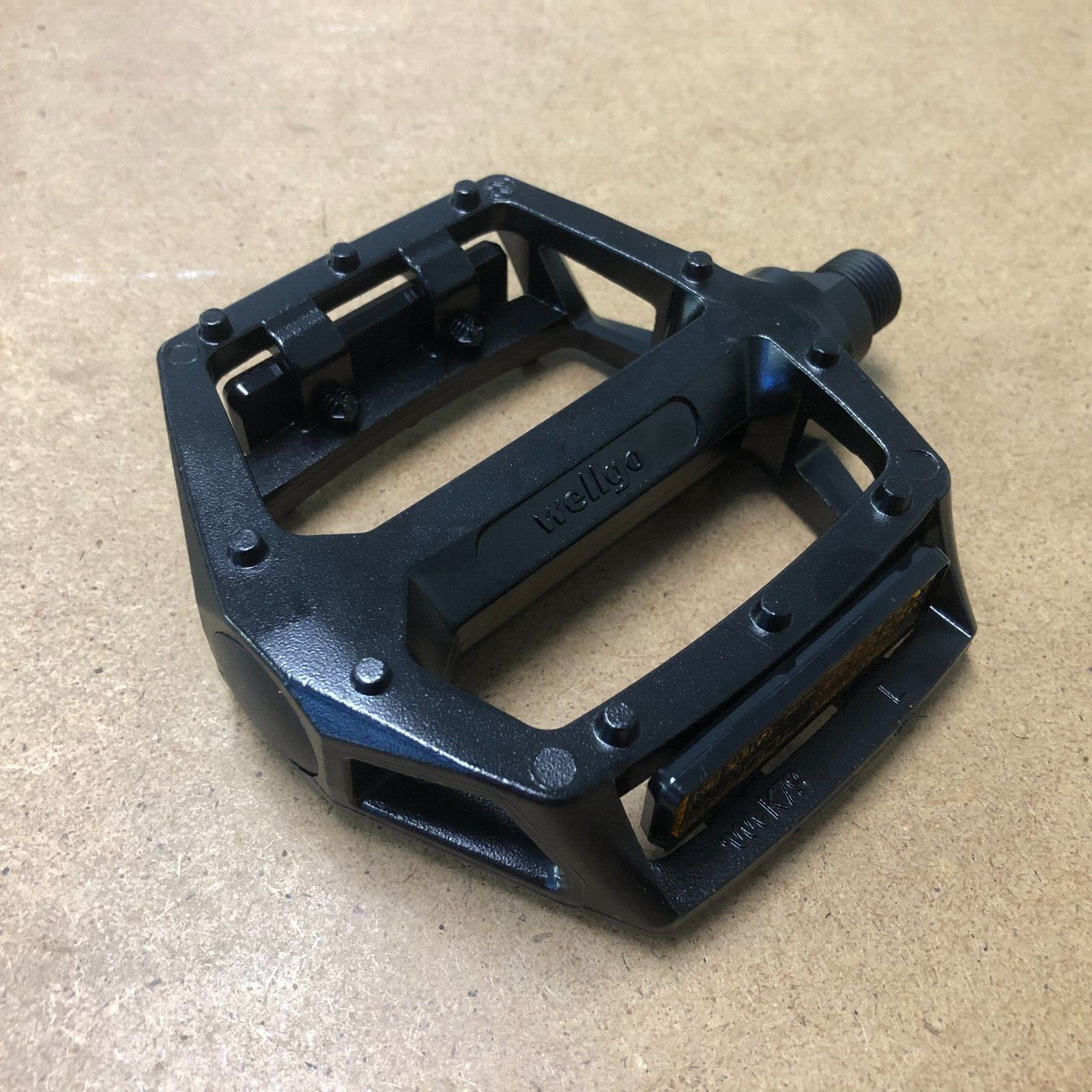 New WELLGO LU-313 Platform BMX Bicycle Pedal 9/16″ Black One Pair